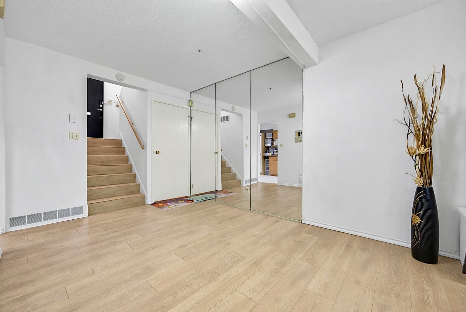 2757 Ellerslie Avenue, Burnaby, V5B 4R9 — photo 5