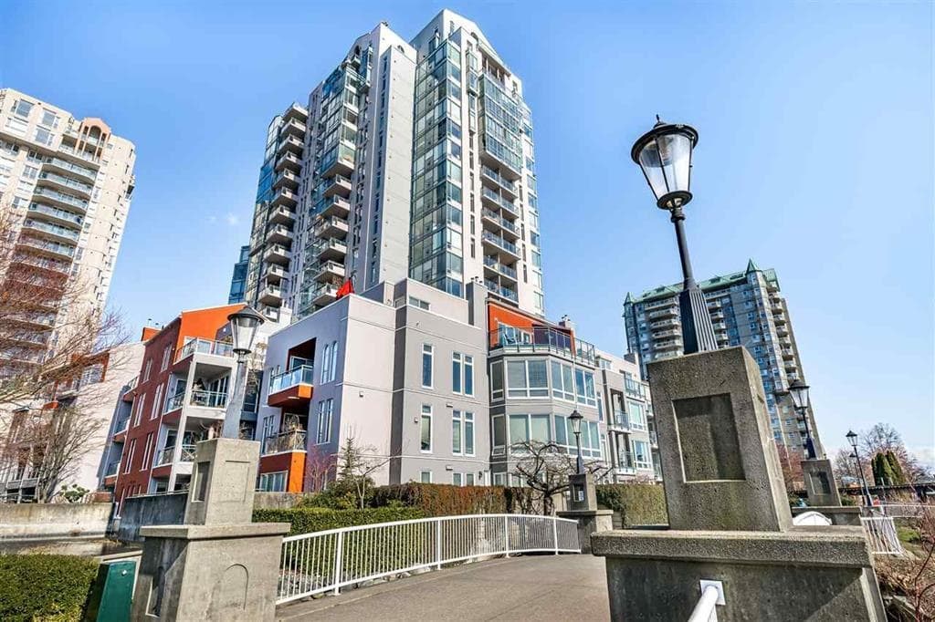 902 - 8 Laguna Court, New Westminster