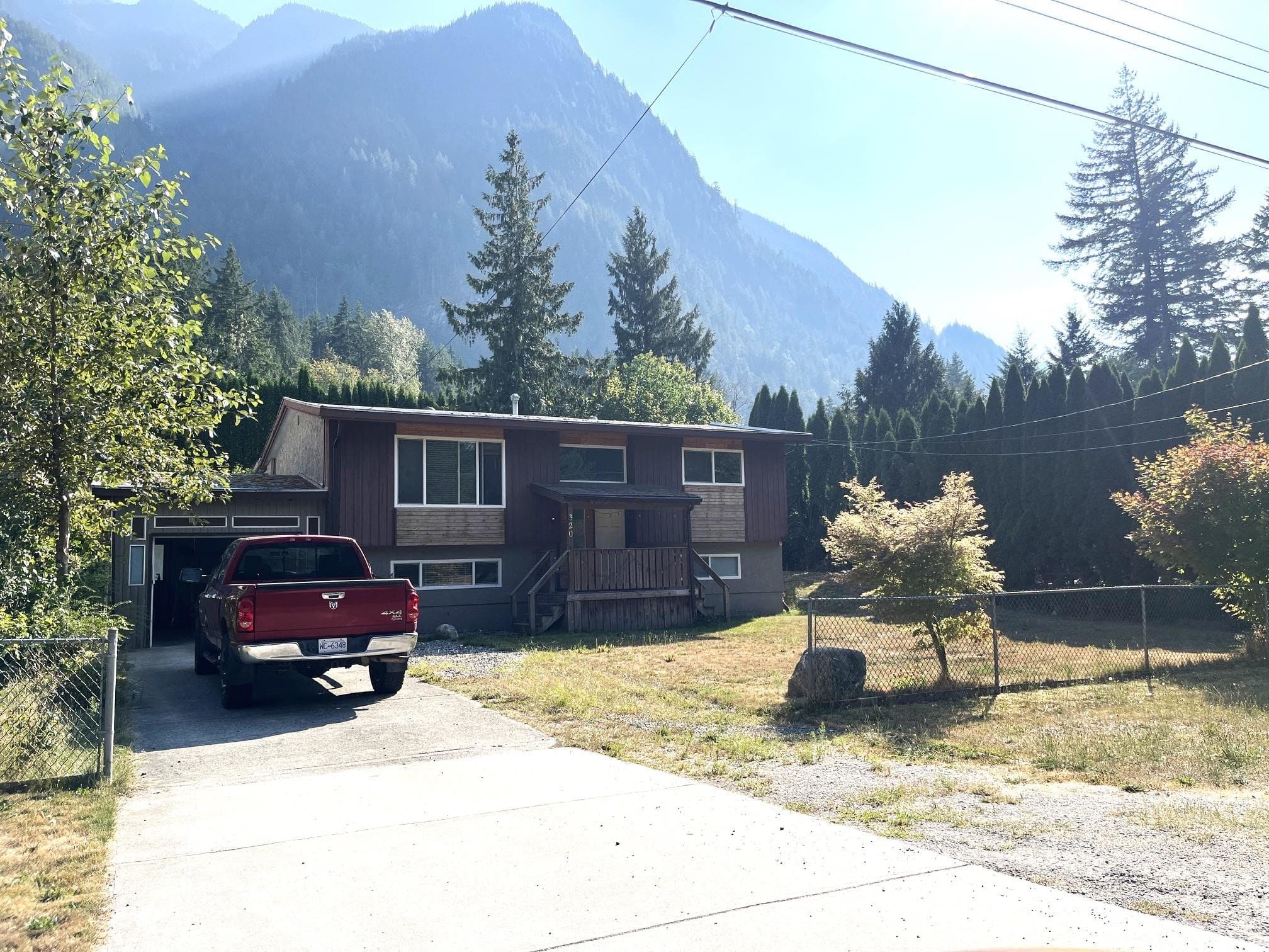 320 Robertson Crescent, Hope