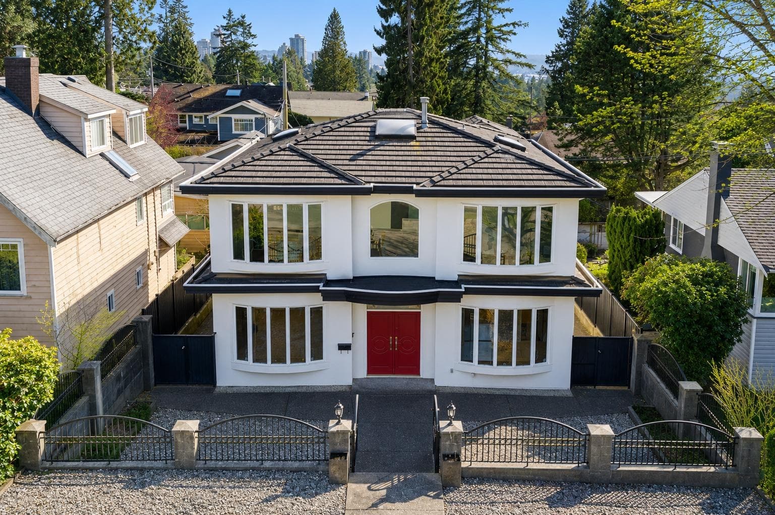 213 W 28th Street, North Vancouver, V7N 2H9 — photo 1