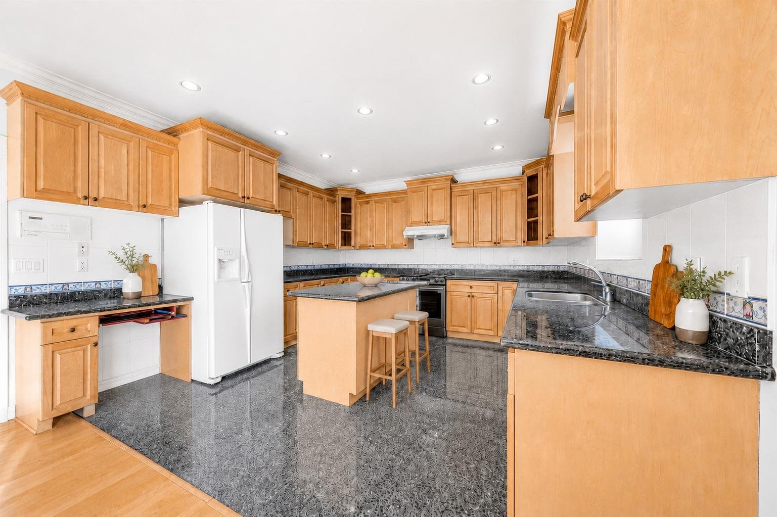 213 W 28th Street, North Vancouver, V7N 2H9 — photo 5