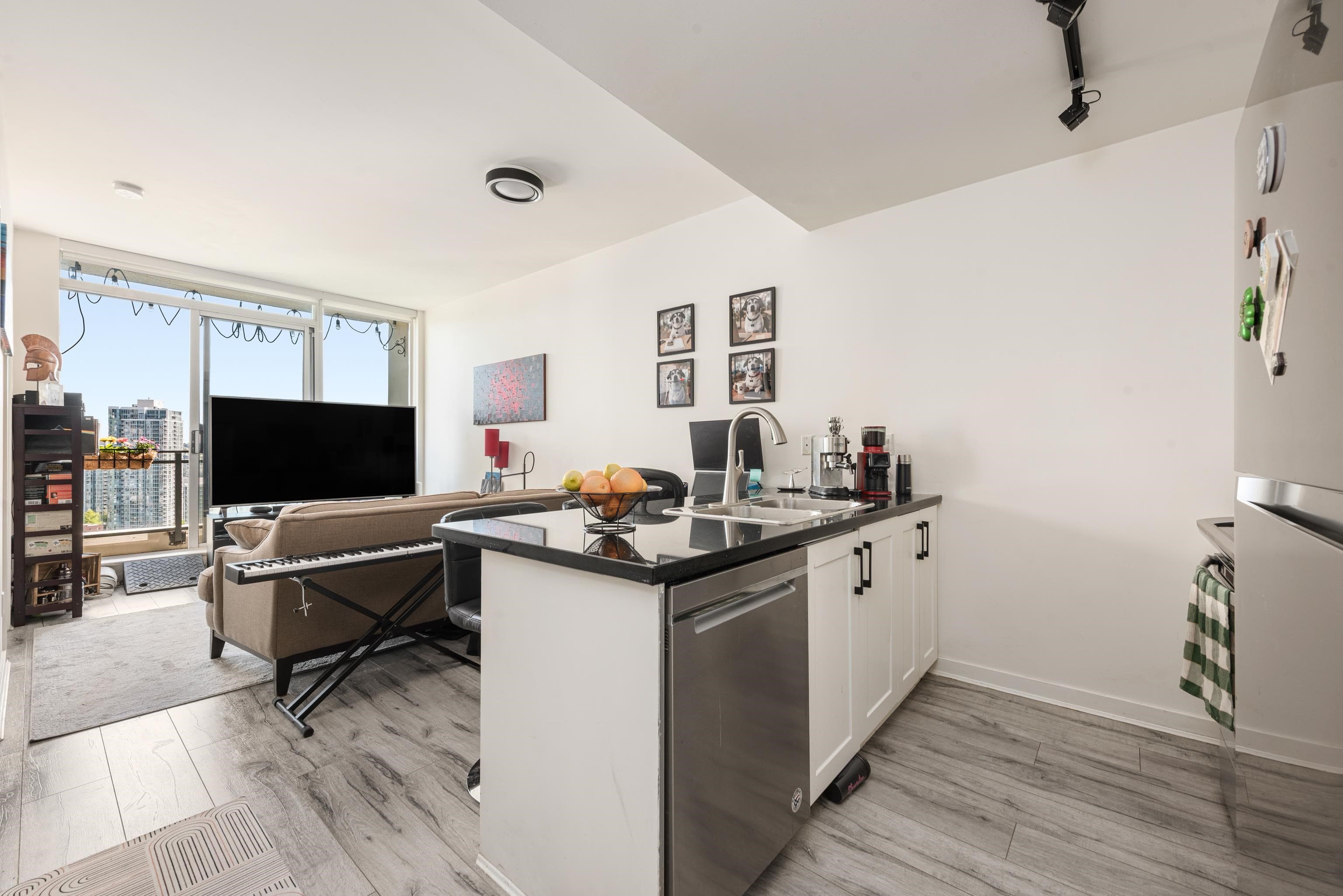 PH10 - 1082 Seymour Street, Vancouver, V6B 1X9 — photo 3