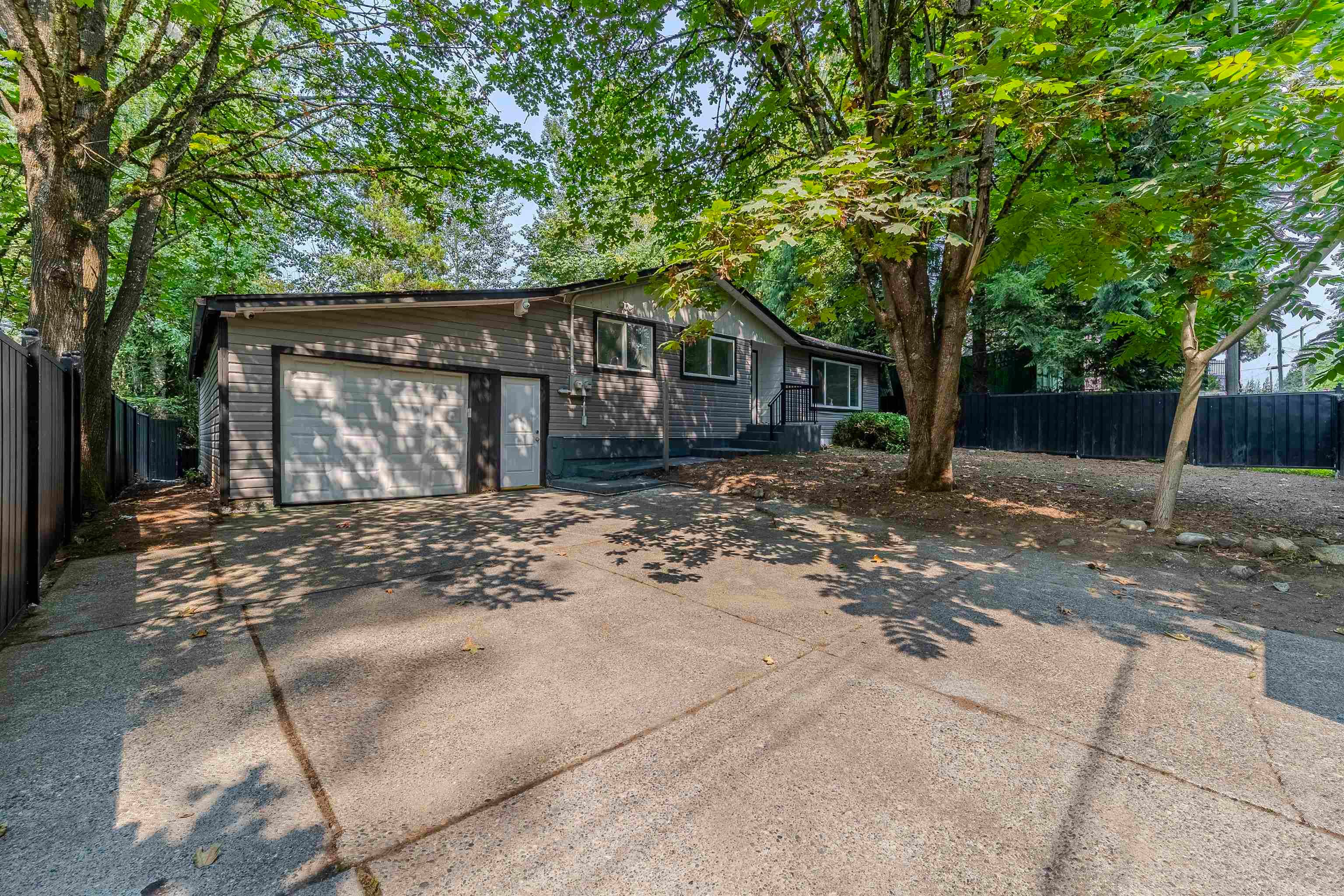 31753 Hillcrest Avenue, Mission, V2V 1K7 — photo 3