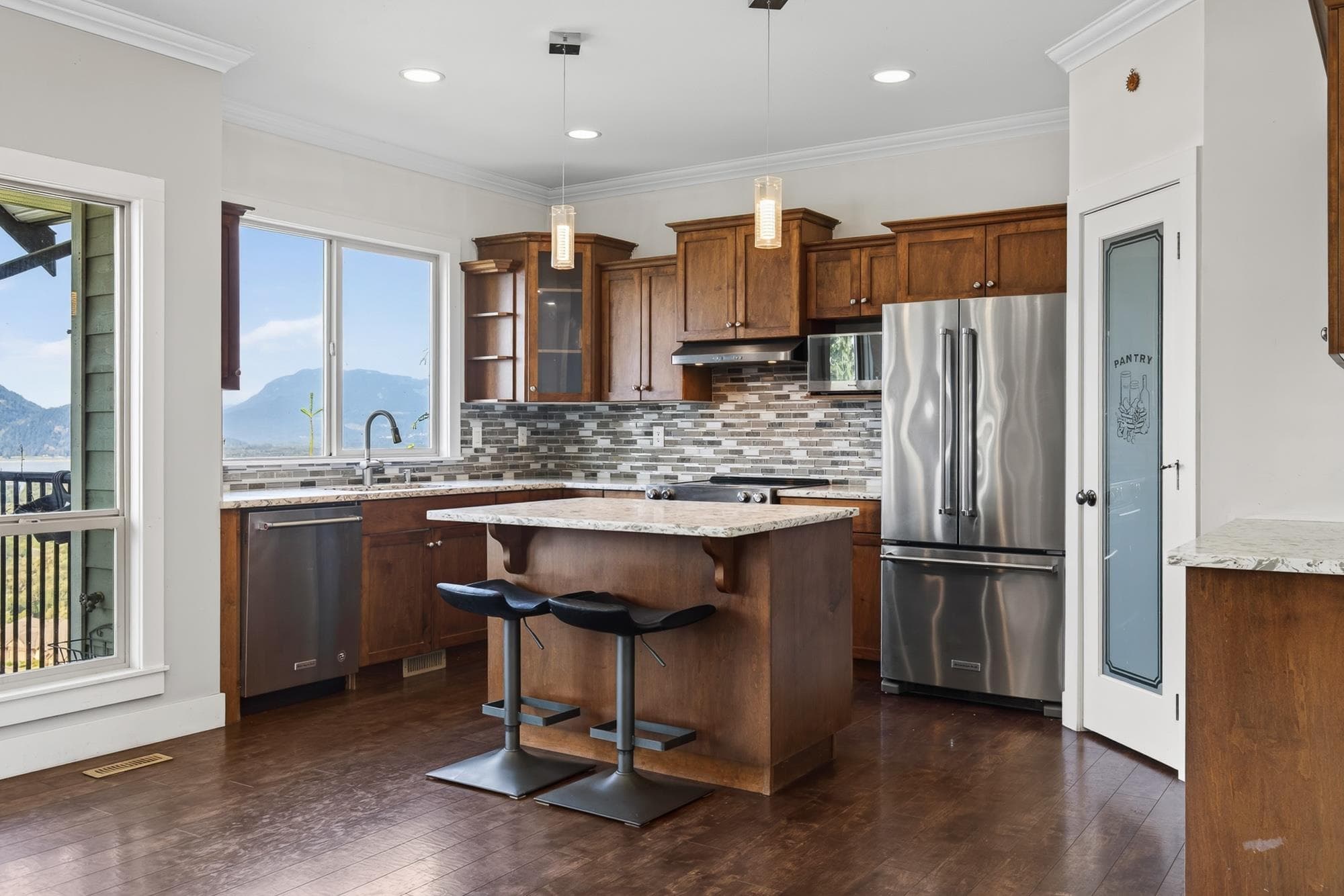 43726 Alameda Drive, Chilliwack, V2R 0J9 — photo 2
