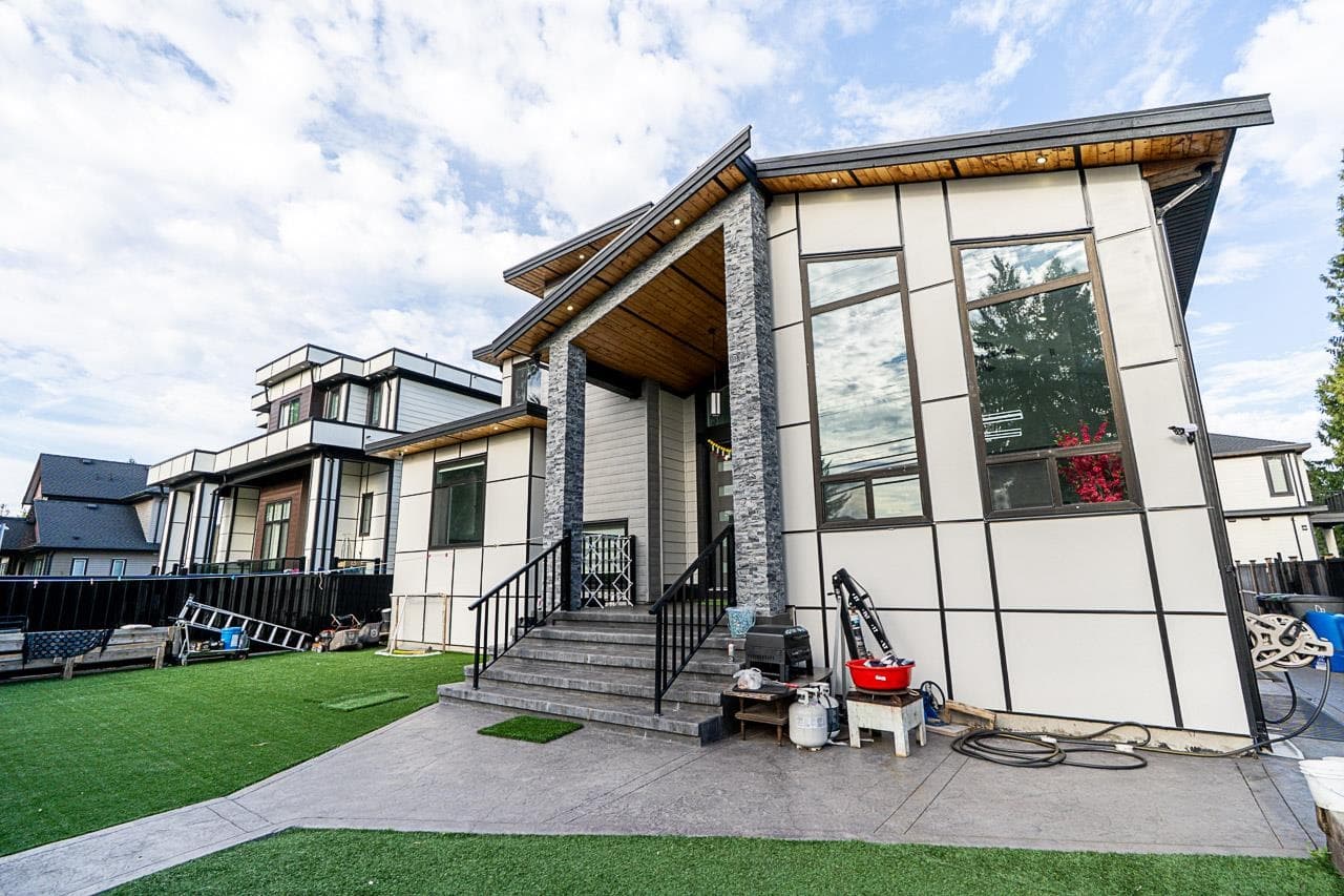 9342 156 Street, Surrey, V3R 4L2 — photo 2