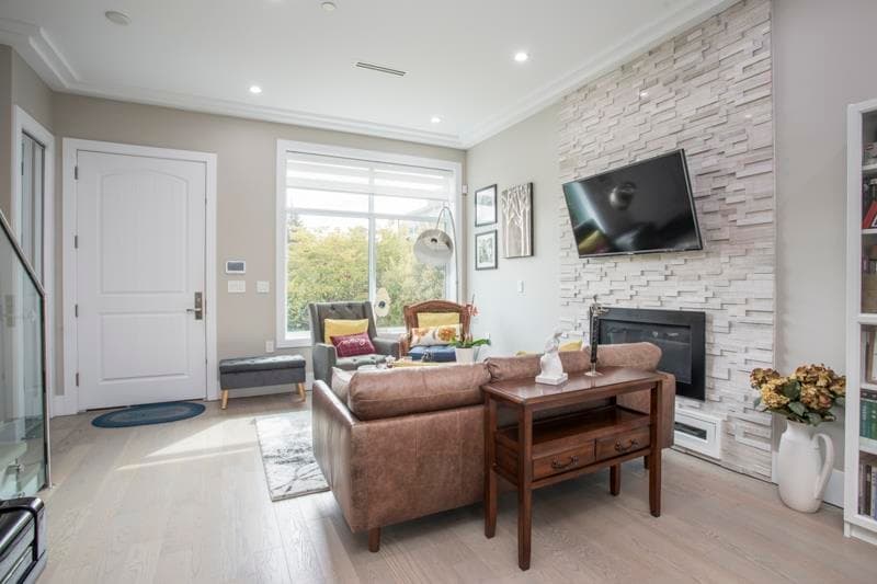 8559 Montcalm Street, Vancouver, V6P 4P6 — photo 3