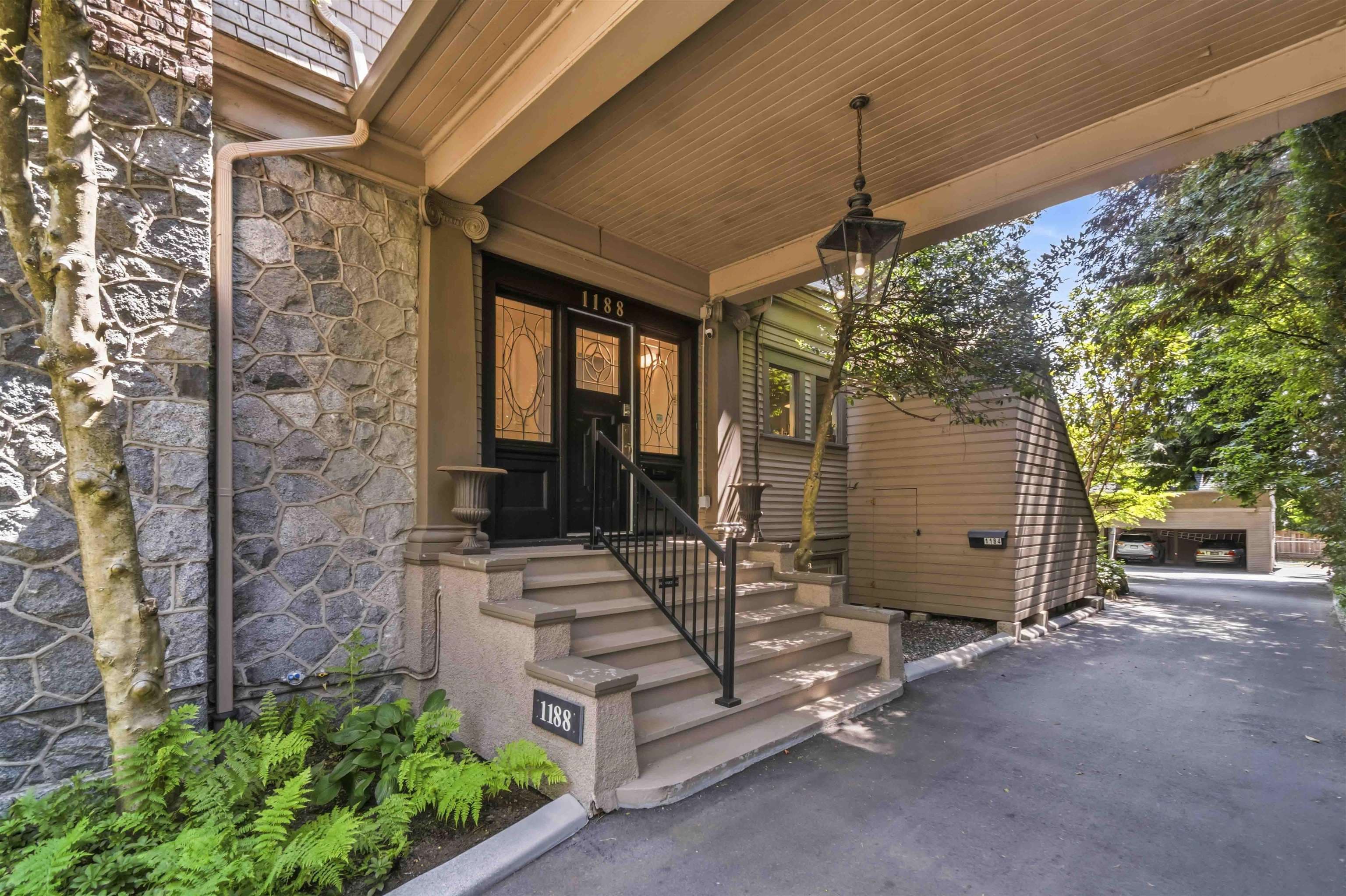1188 Laurier Avenue, Vancouver, V6H 1Y5 — photo 2