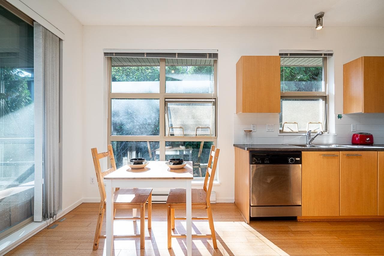 516 - 9319 University Crescent, Burnaby, V5A 4Y5 — photo 1