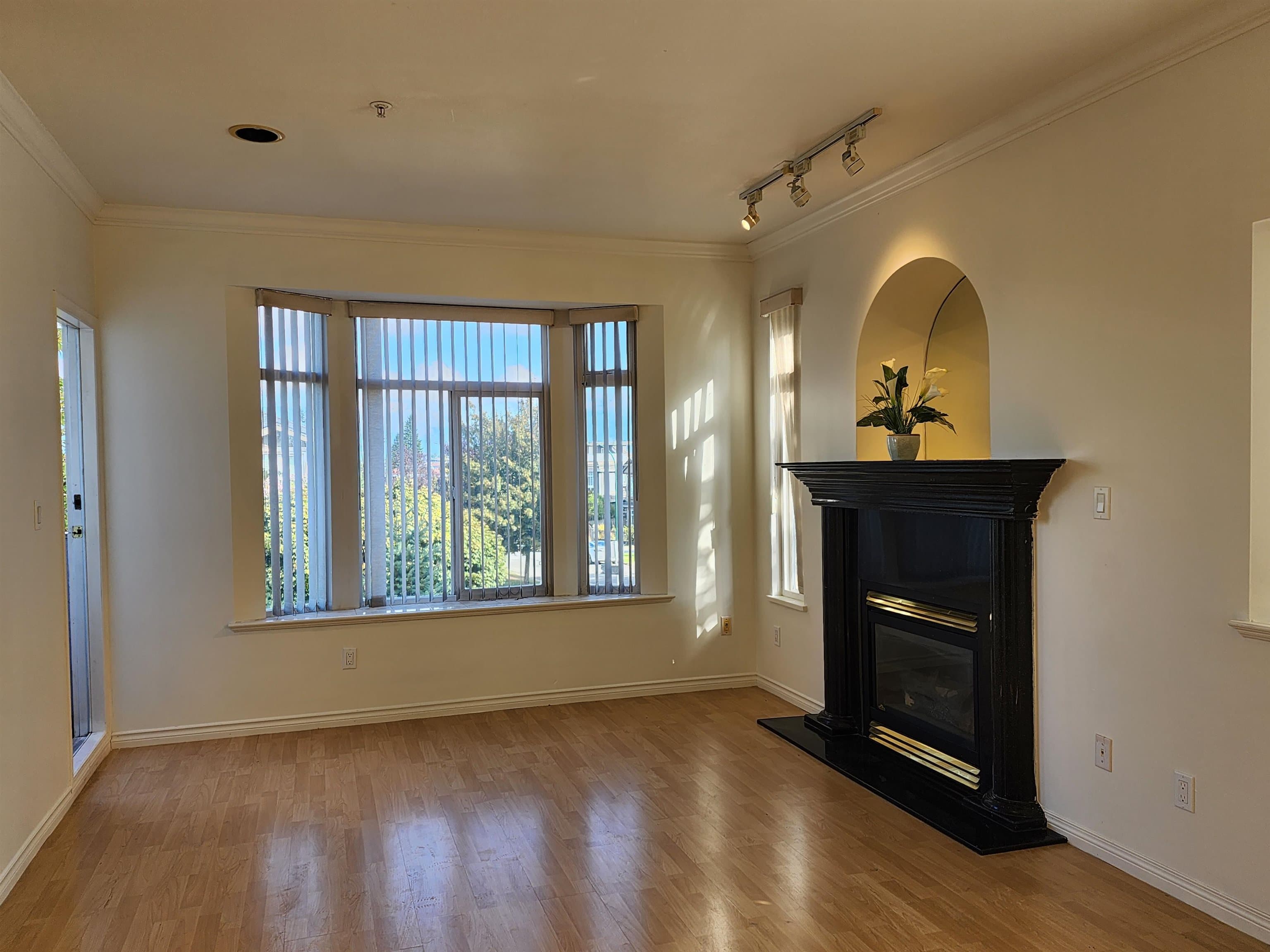 35xx Normandy Drive, North Vancouver, V5M 2E7 — photo 3