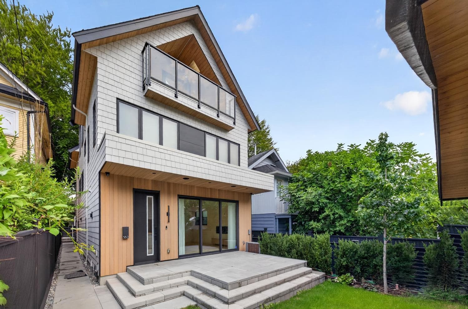 2 - 58 E 40th Avenue, Vancouver, V5W 1L4 — photo 1