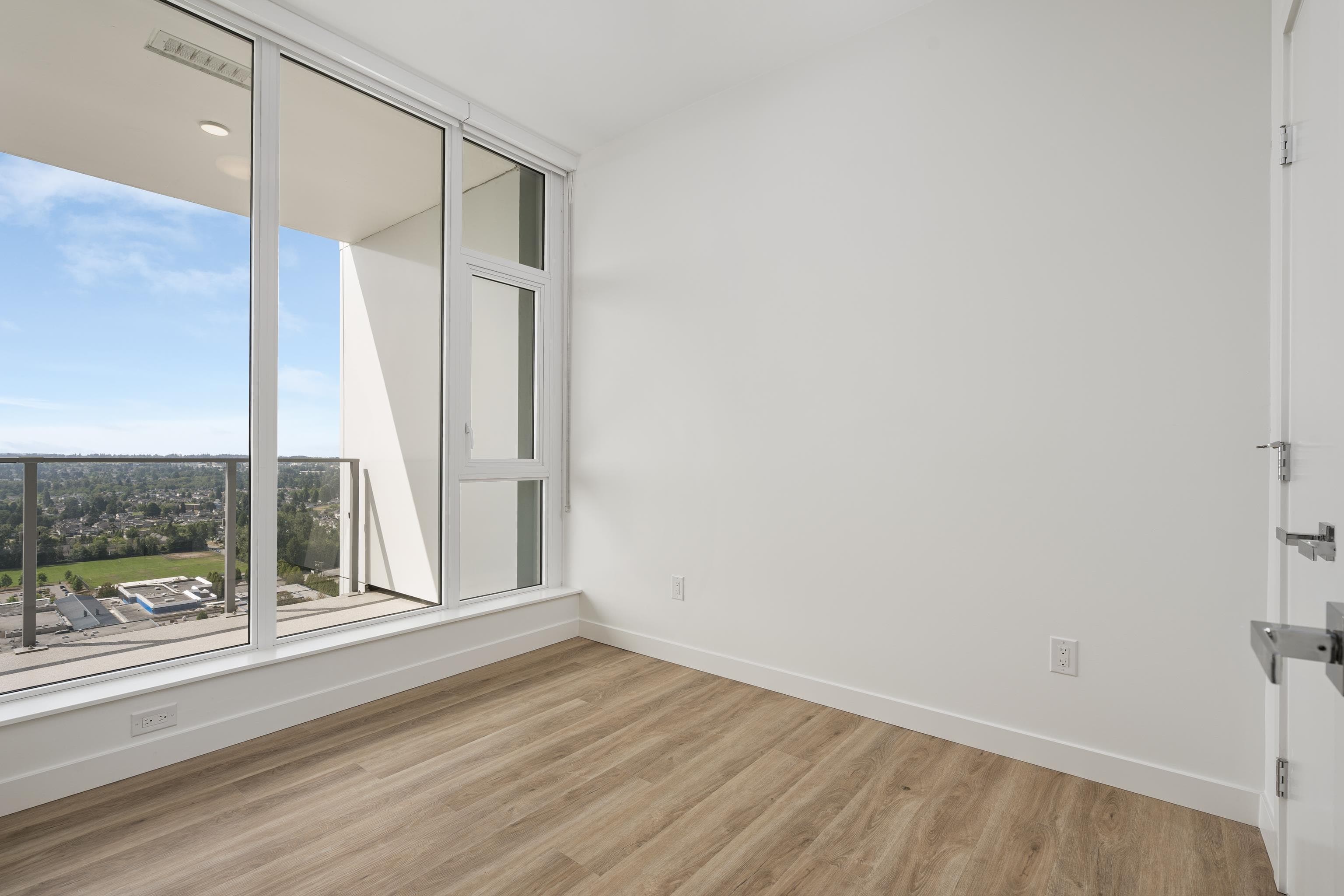 2801 - 9675 King George Boulevard, Surrey, V3T 0T7 — photo 5