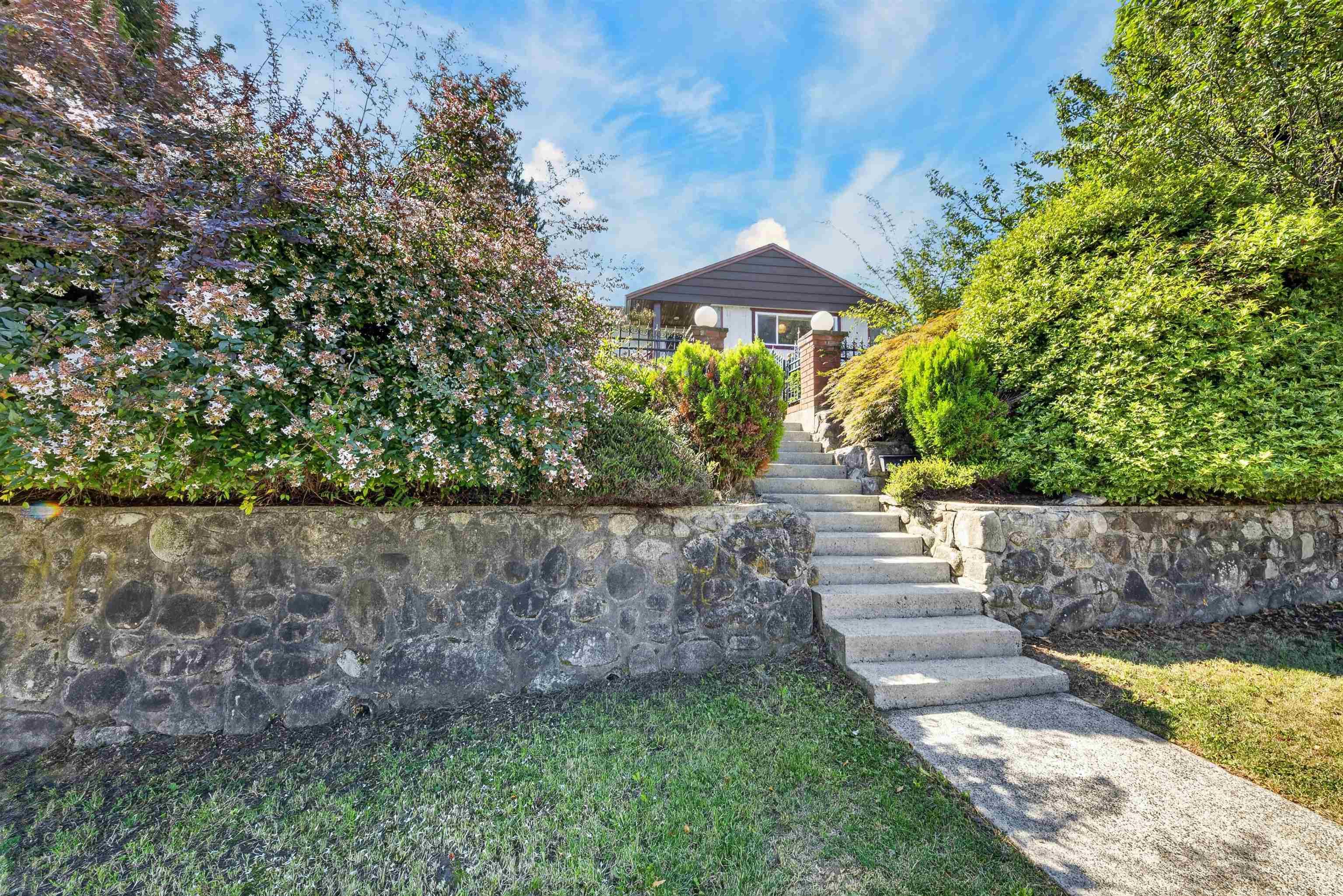 4116 Gilpin Crescent, Burnaby, V5G 2K2 — photo 3