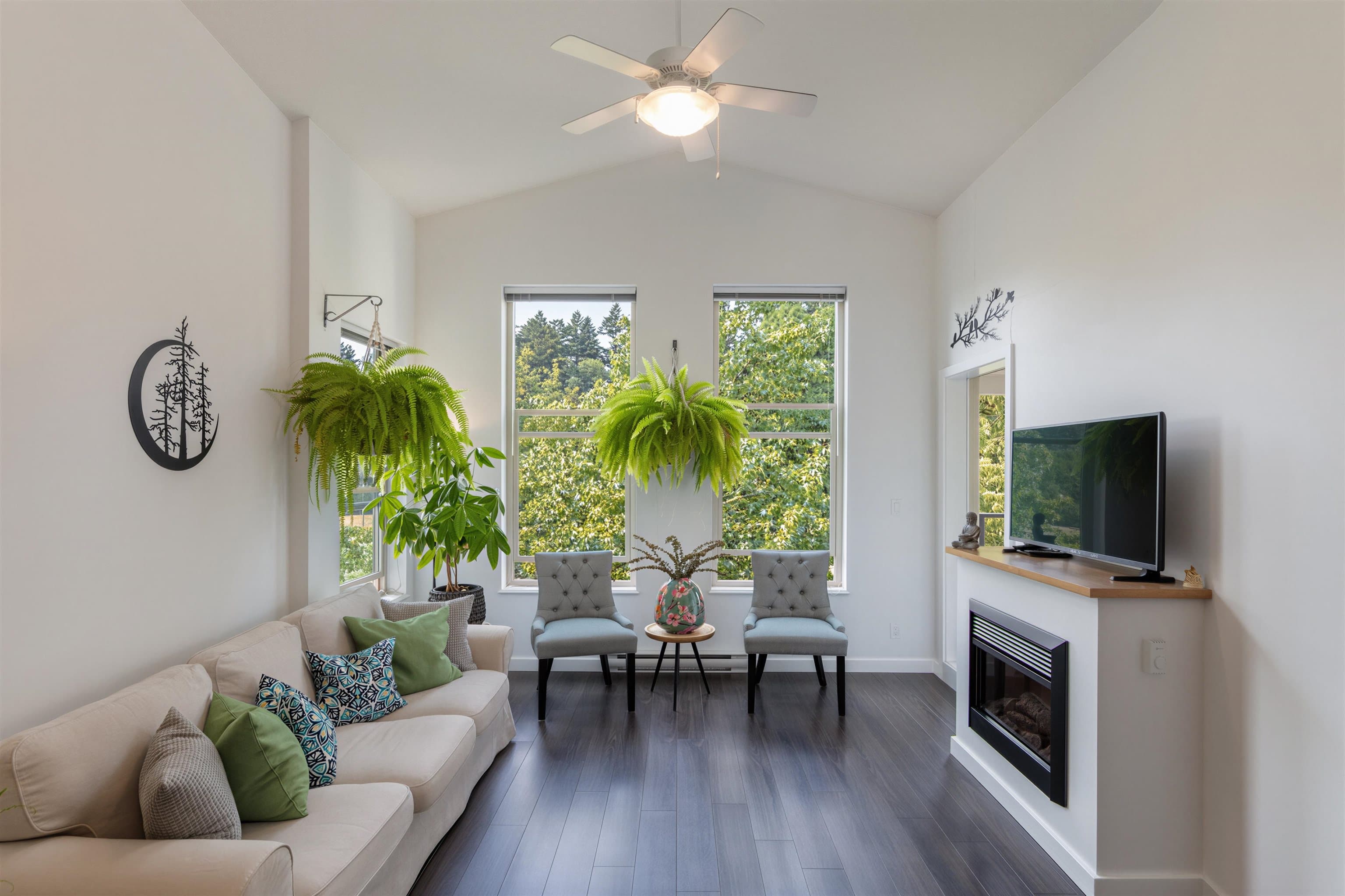 401 - 265 Ross Drive, New Westminster, V3L 0C8 — photo 1