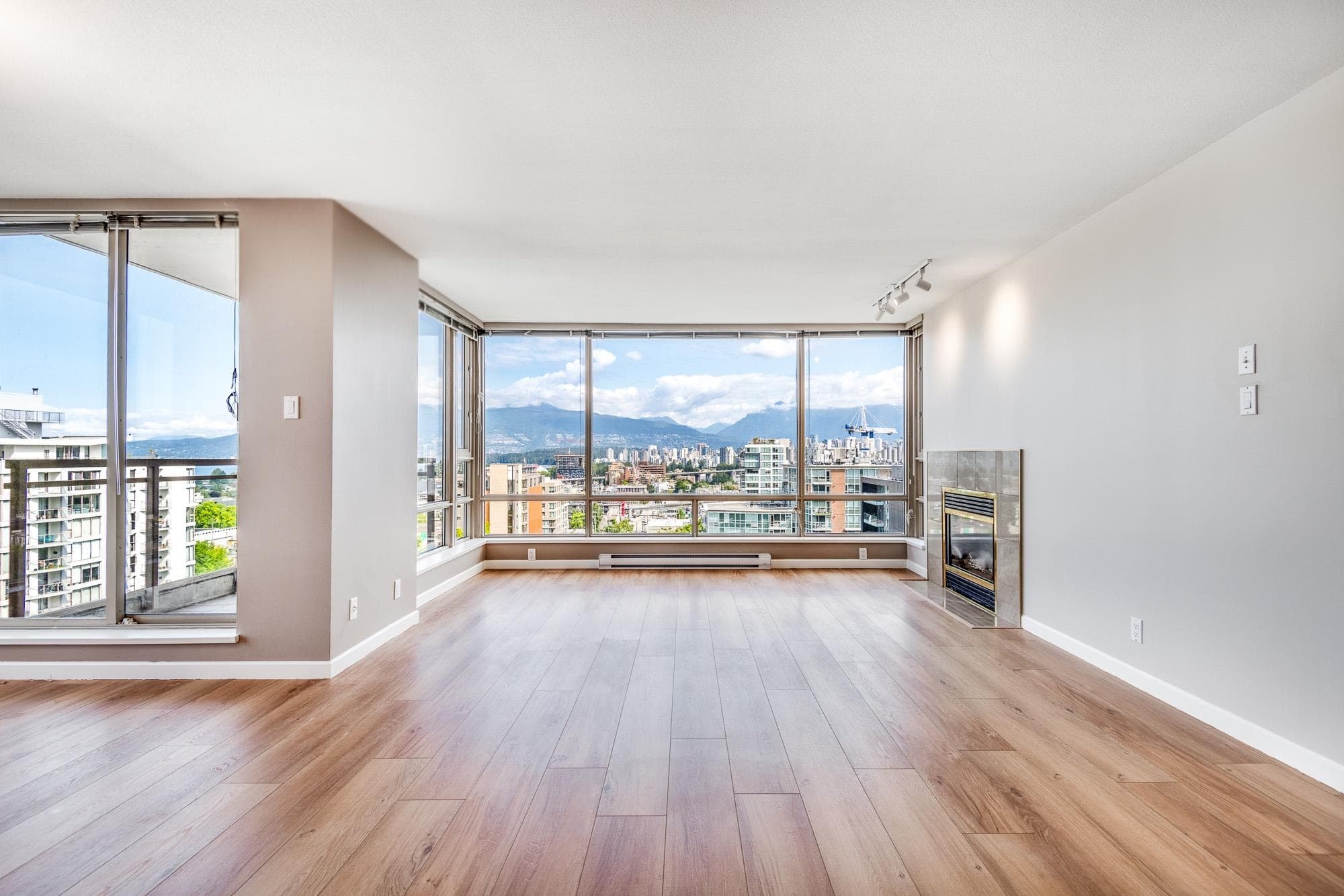 1002 - 1590 W 8th Avenue, Vancouver, V6J 4R8 — photo 2