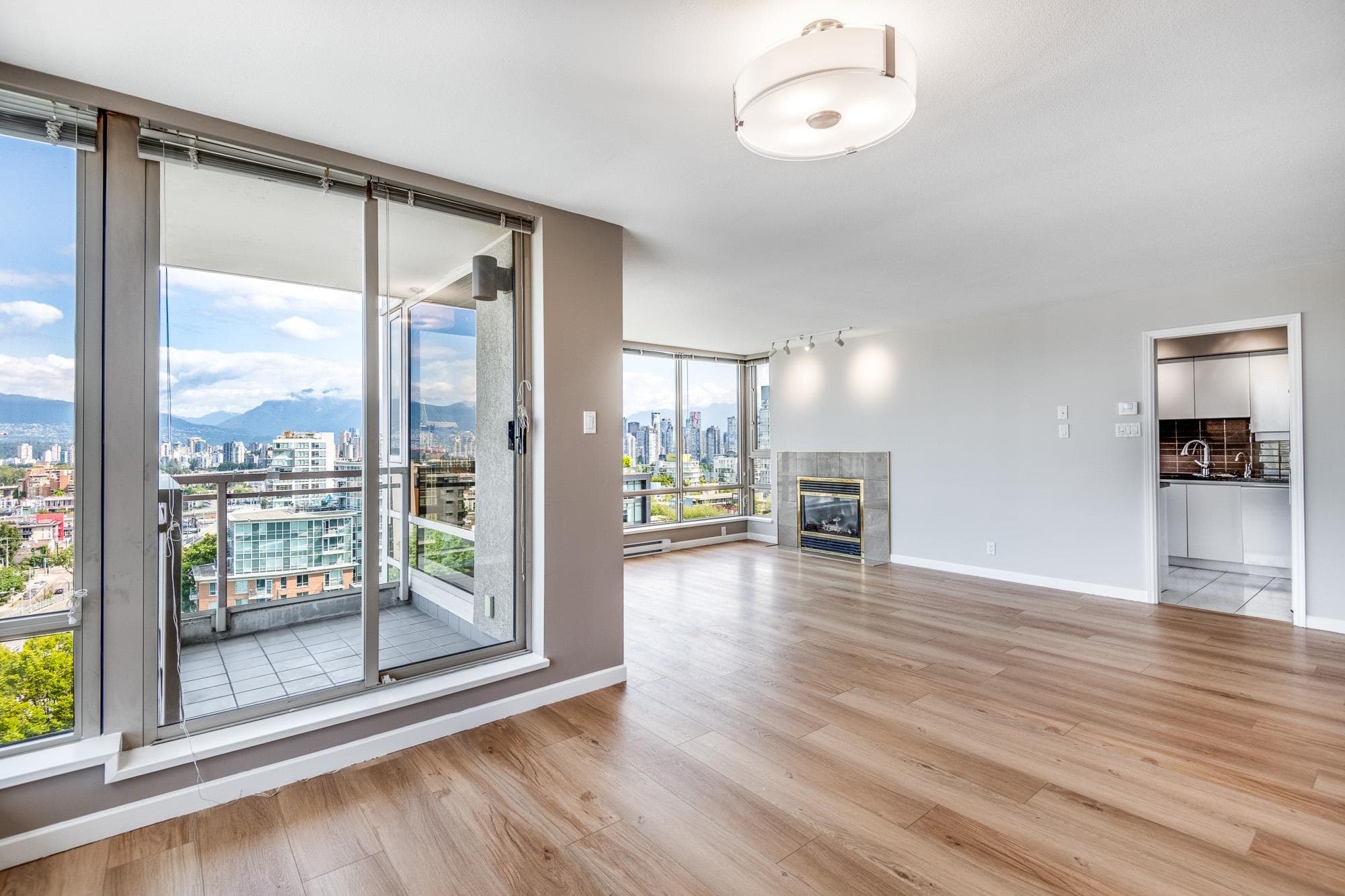 1002 - 1590 W 8th Avenue, Vancouver, V6J 4R8 — photo 3
