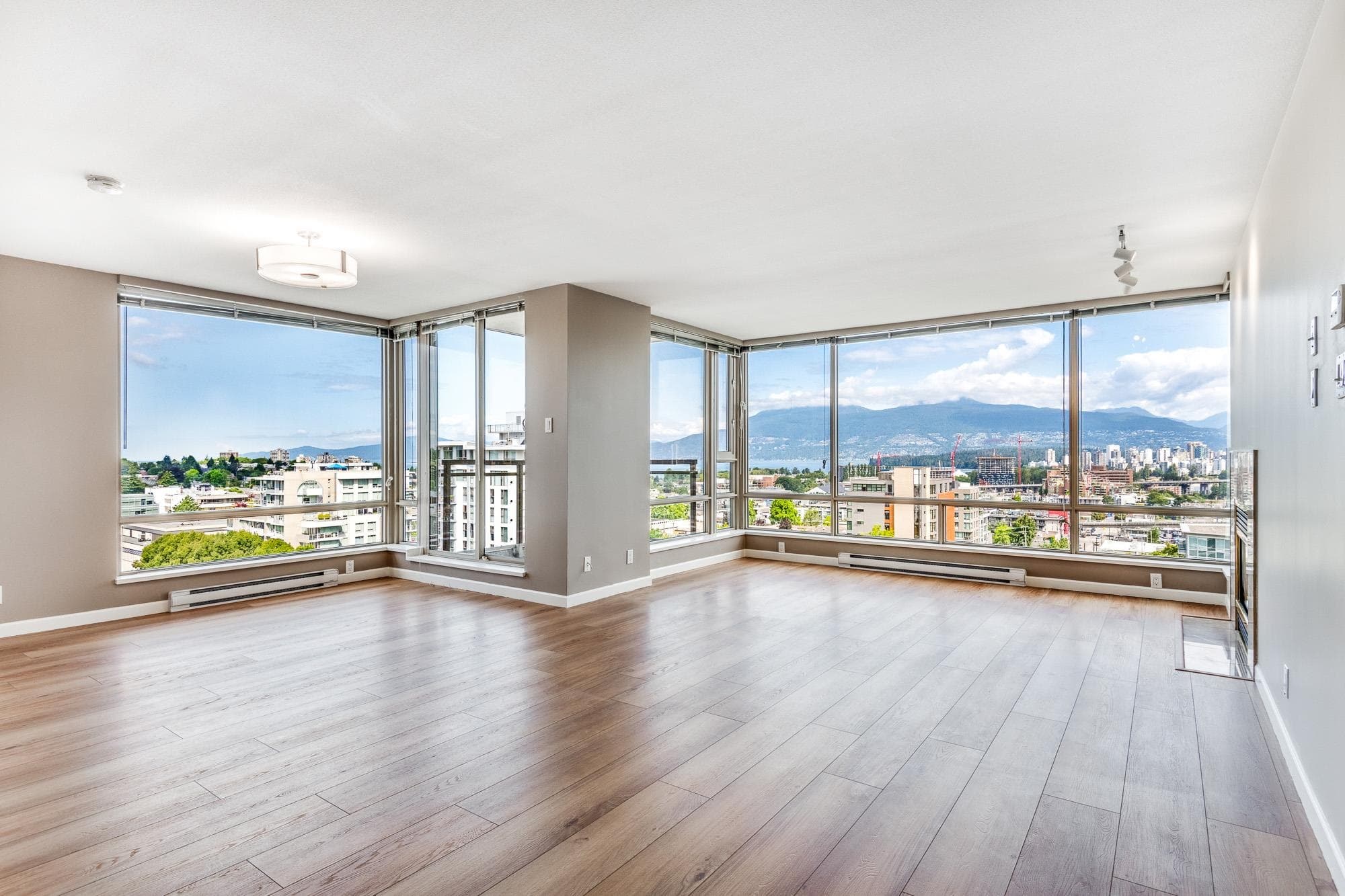 1002 - 1590 W 8th Avenue, Vancouver