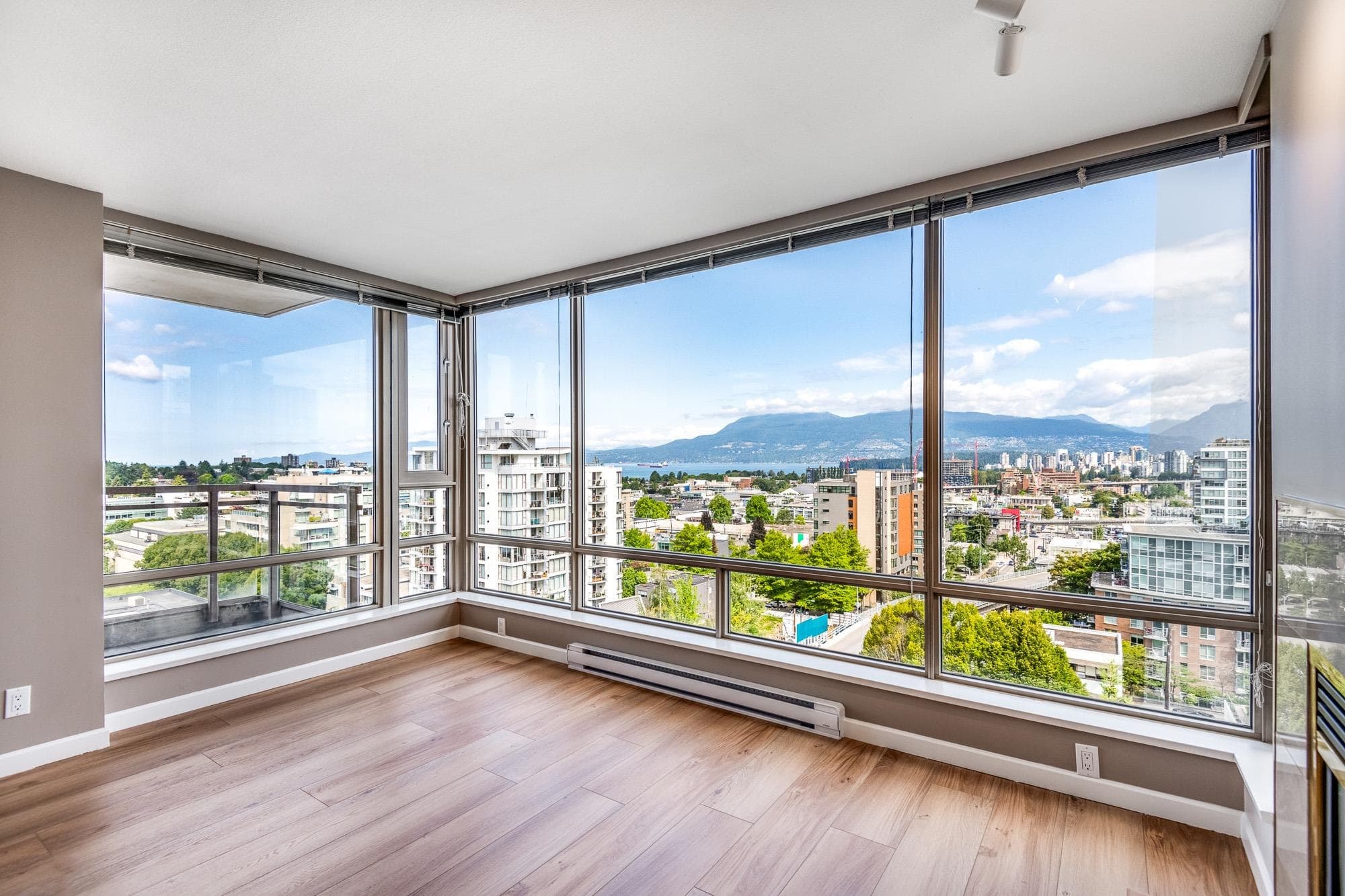 1002 - 1590 W 8th Avenue, Vancouver, V6J 4R8 — photo 4