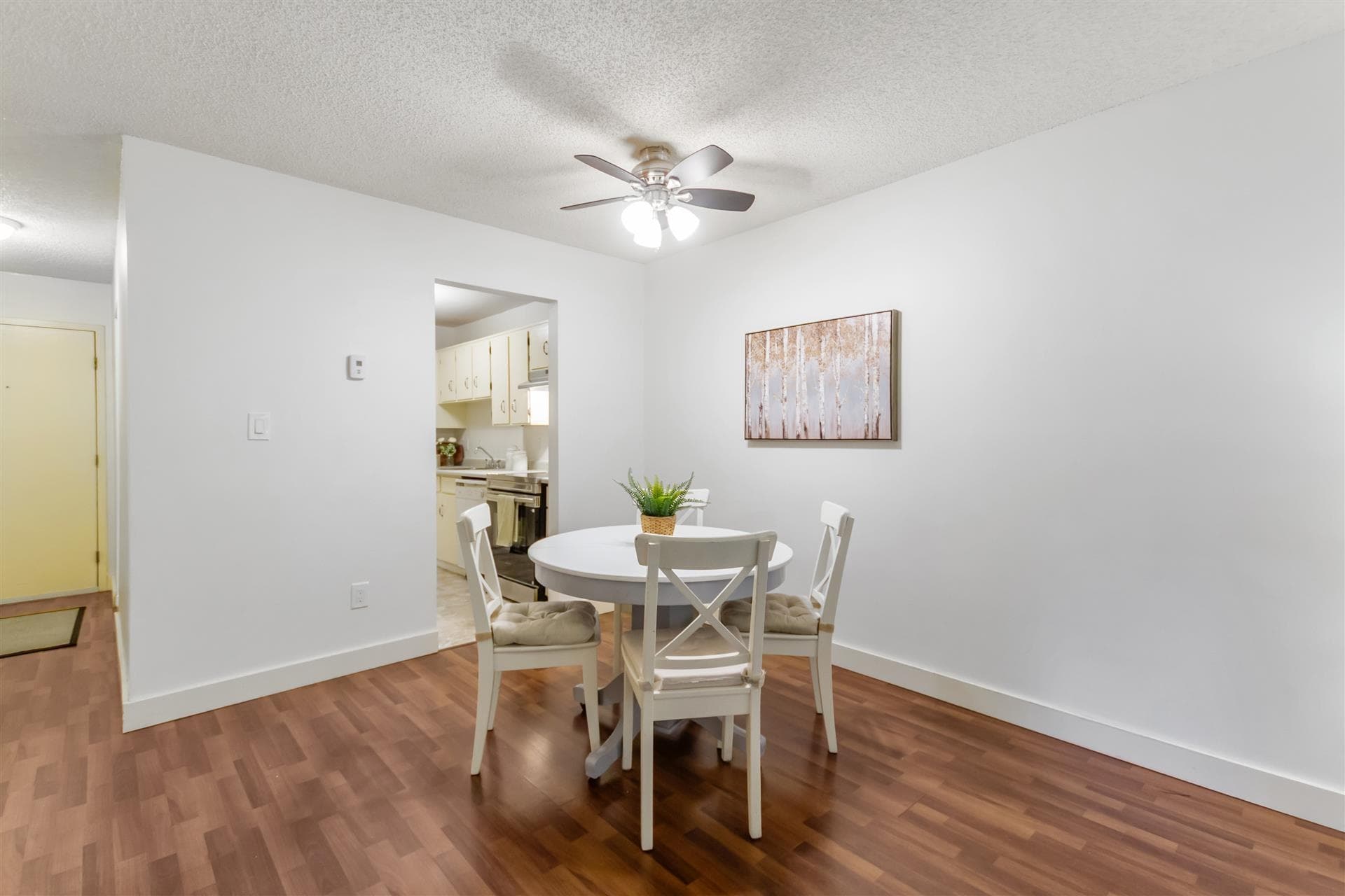 108 - 1561 Vidal Street, White Rock, V4B 5A7 — photo 2