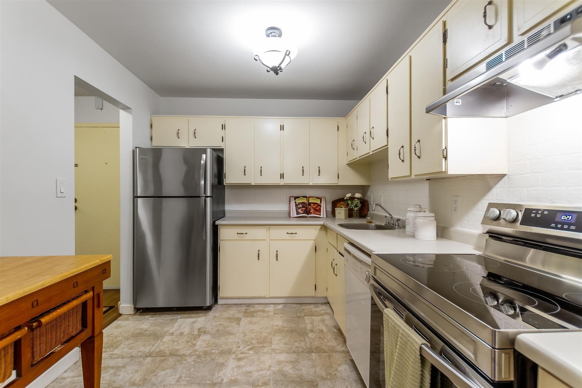 108 - 1561 Vidal Street, White Rock, V4B 5A7 — photo 3