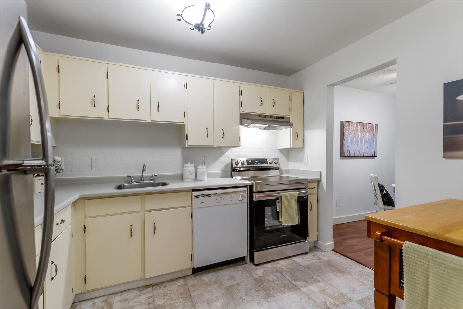 108 - 1561 Vidal Street, White Rock, V4B 5A7 — photo 4