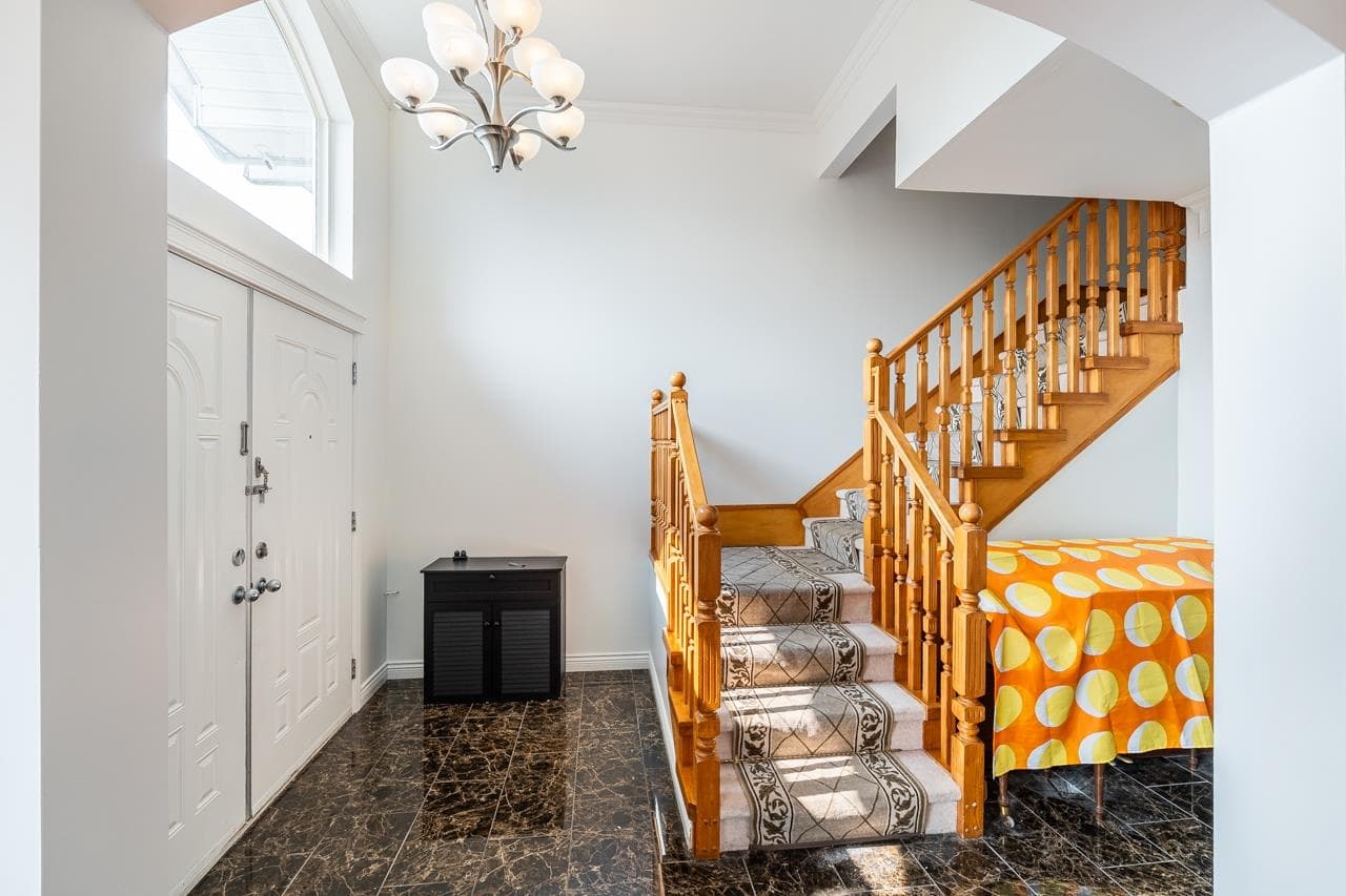 8207 15th Avenue, Burnaby, V3N 1X7 — photo 3
