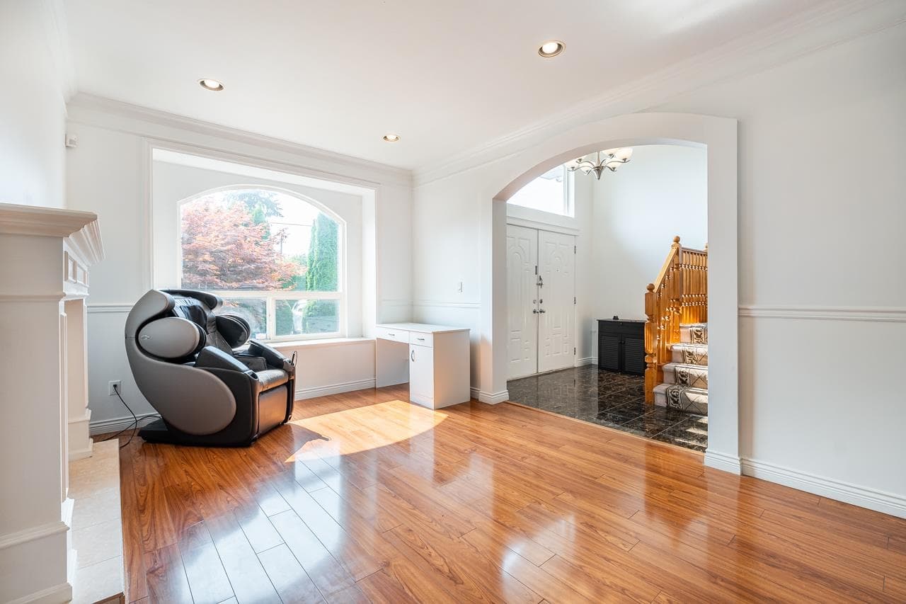 8207 15th Avenue, Burnaby, V3N 1X7 — photo 5