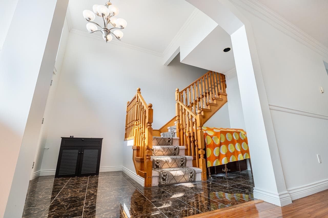 8207 15th Avenue, Burnaby, V3N 1X7 — photo 4