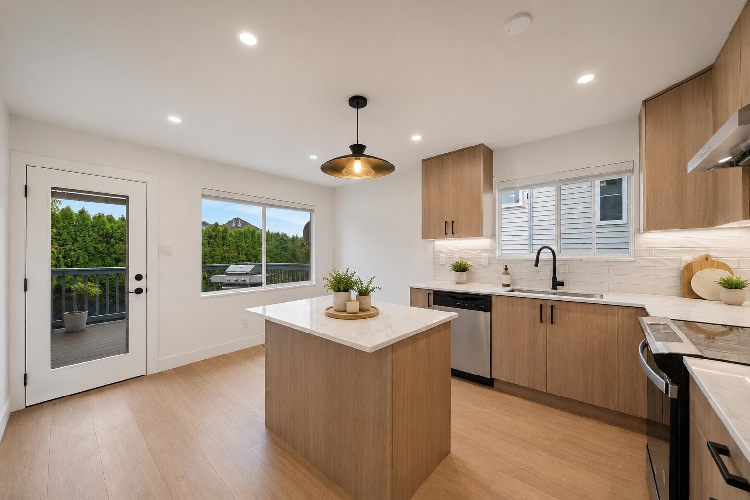 1576 161 Street, Surrey, V4A 4X8 — photo 2