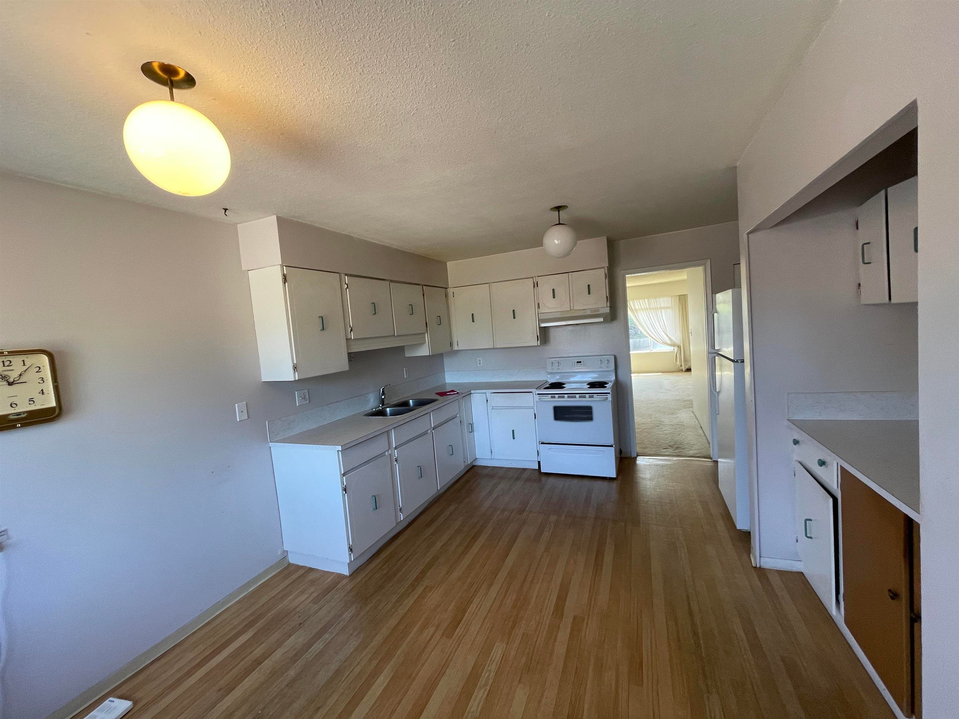 Upstairs - 10433 No. 1 Road, Richmond, V7E 1S3 — photo 2