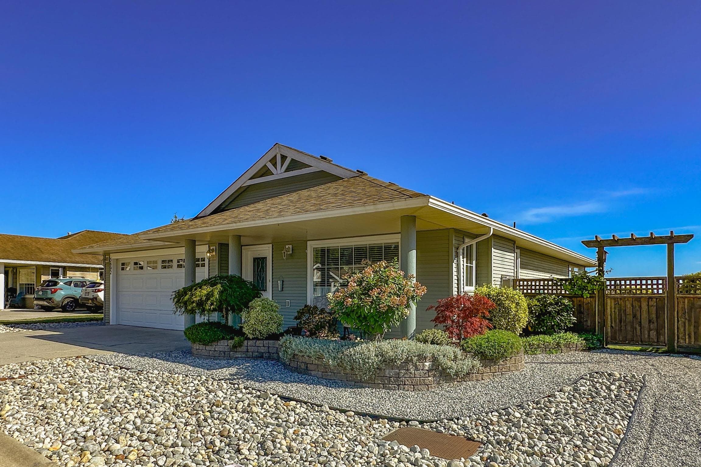 5692 Louise Way, Sechelt, V7Z 0N5 — photo 1