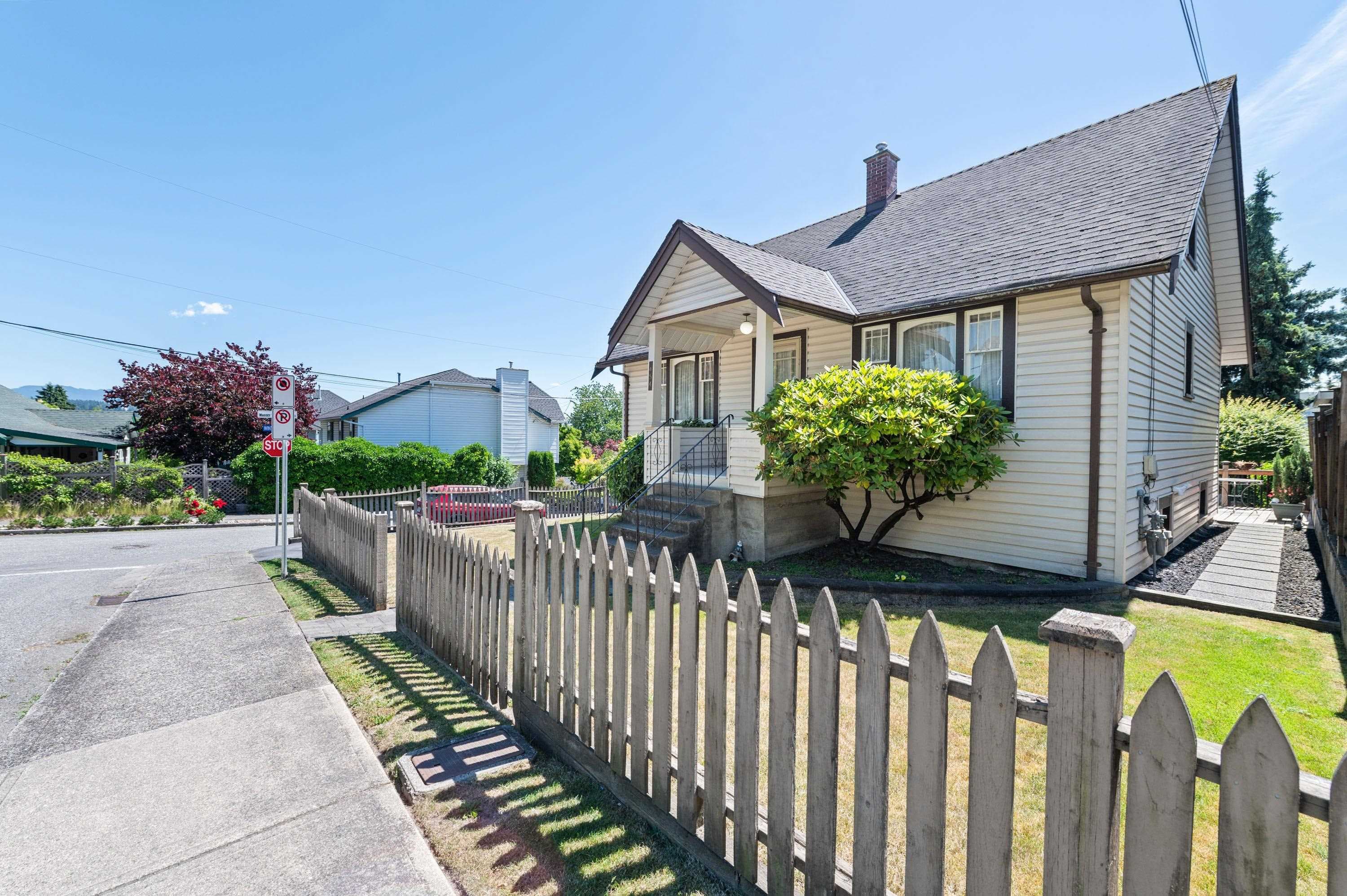 454 Elmer Street, New Westminster, V3L 4M5 — photo 2