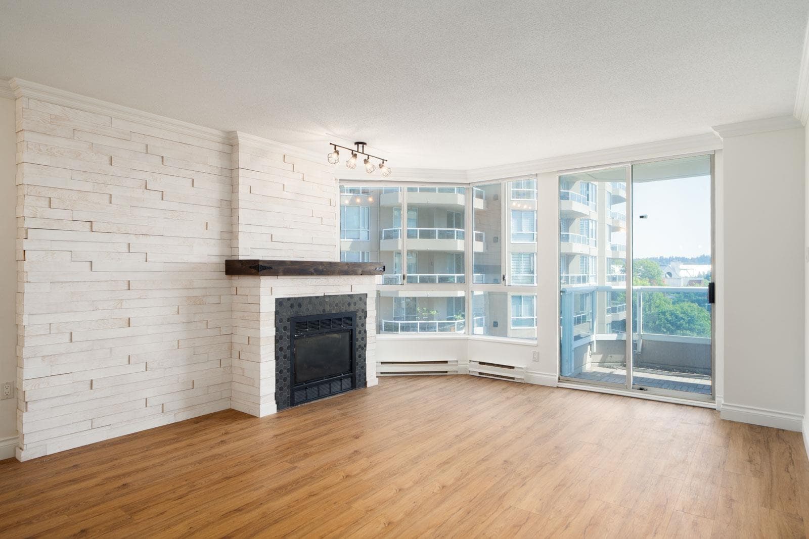 605 - 1245 Quayside Drive, New Westminster, V3M 6J6 — photo 4
