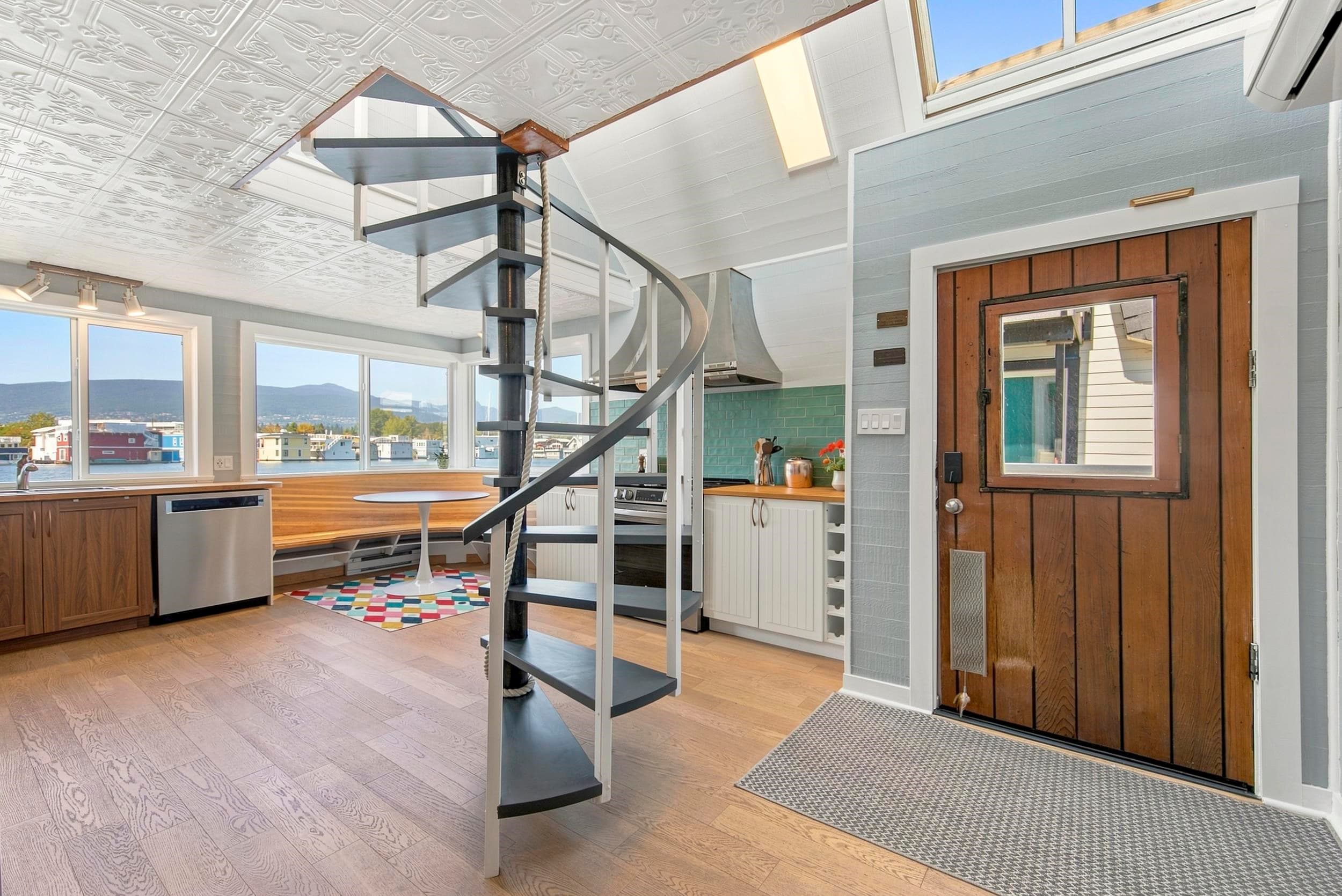 A23 - 415 W Esplanade Avenue, North Vancouver, V7M 1A6 — photo 2