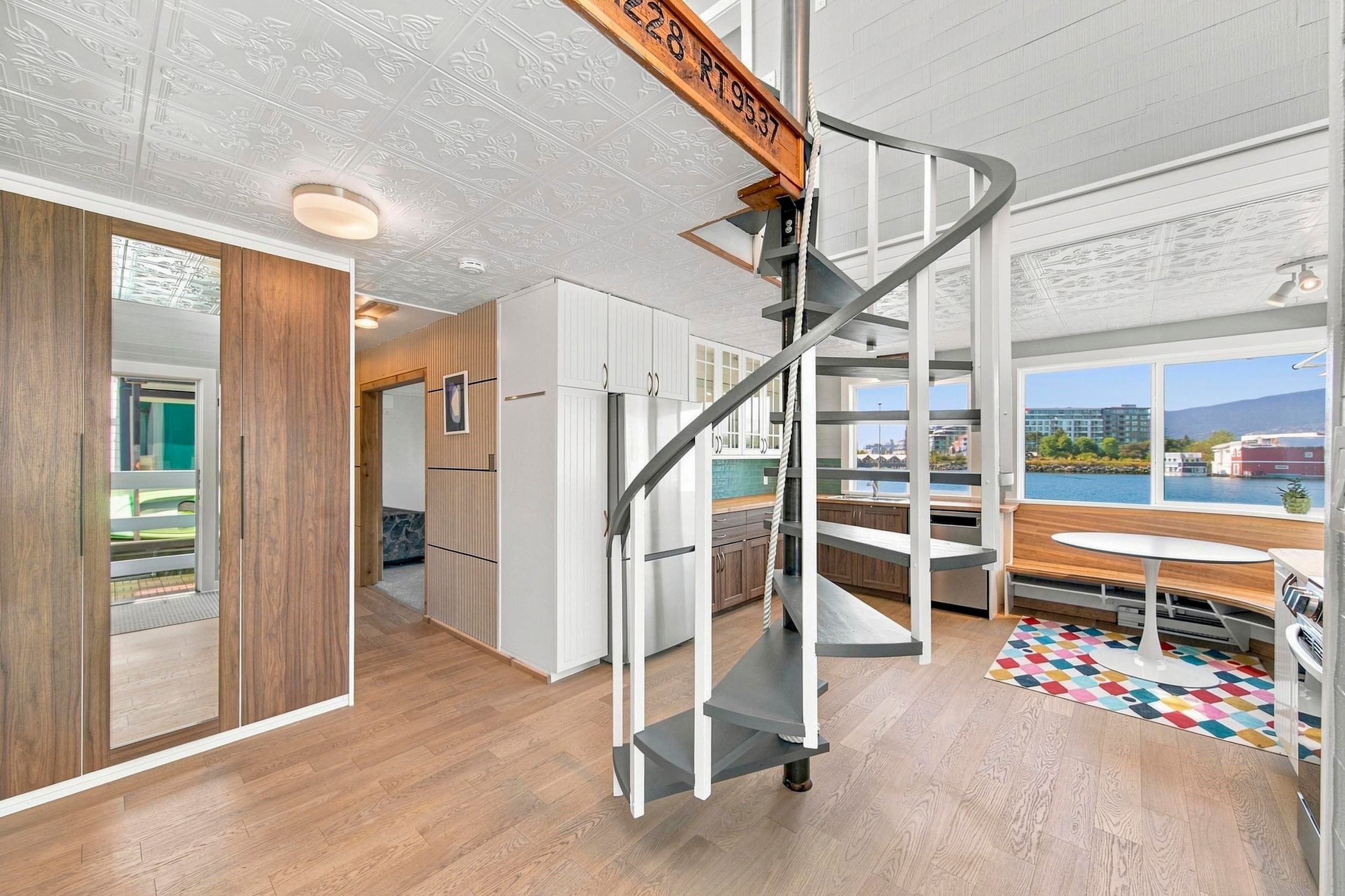 A23 - 415 W Esplanade Avenue, North Vancouver, V7M 1A6 — photo 3