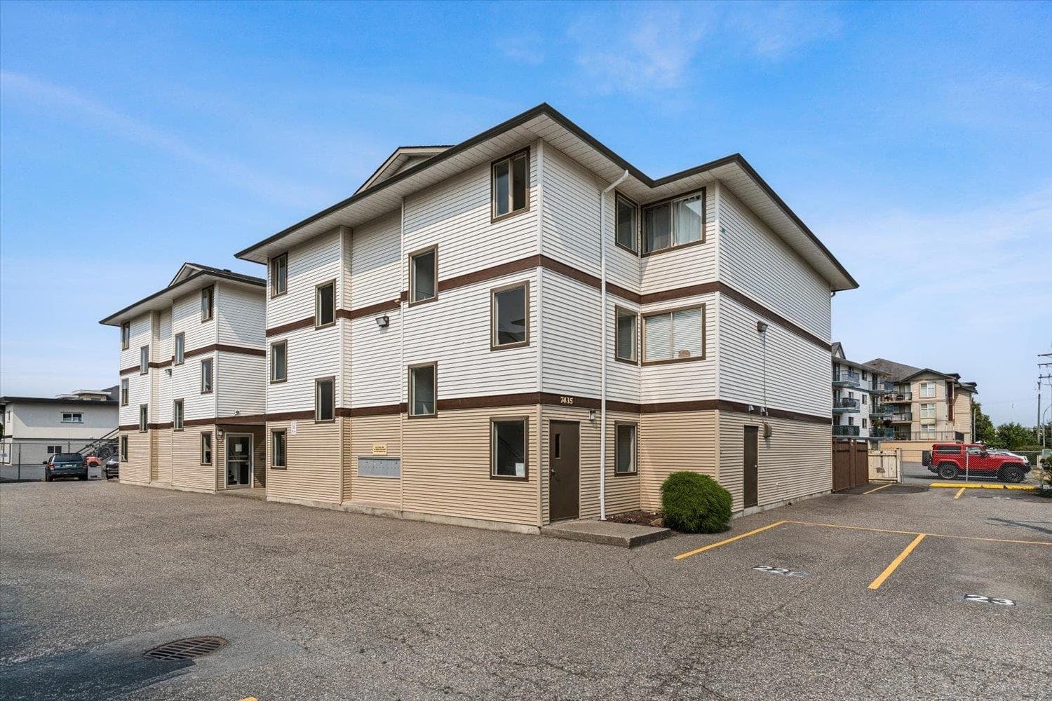 109 - 7435 Shaw Avenue, Chilliwack, V2R 3C1 — photo 1