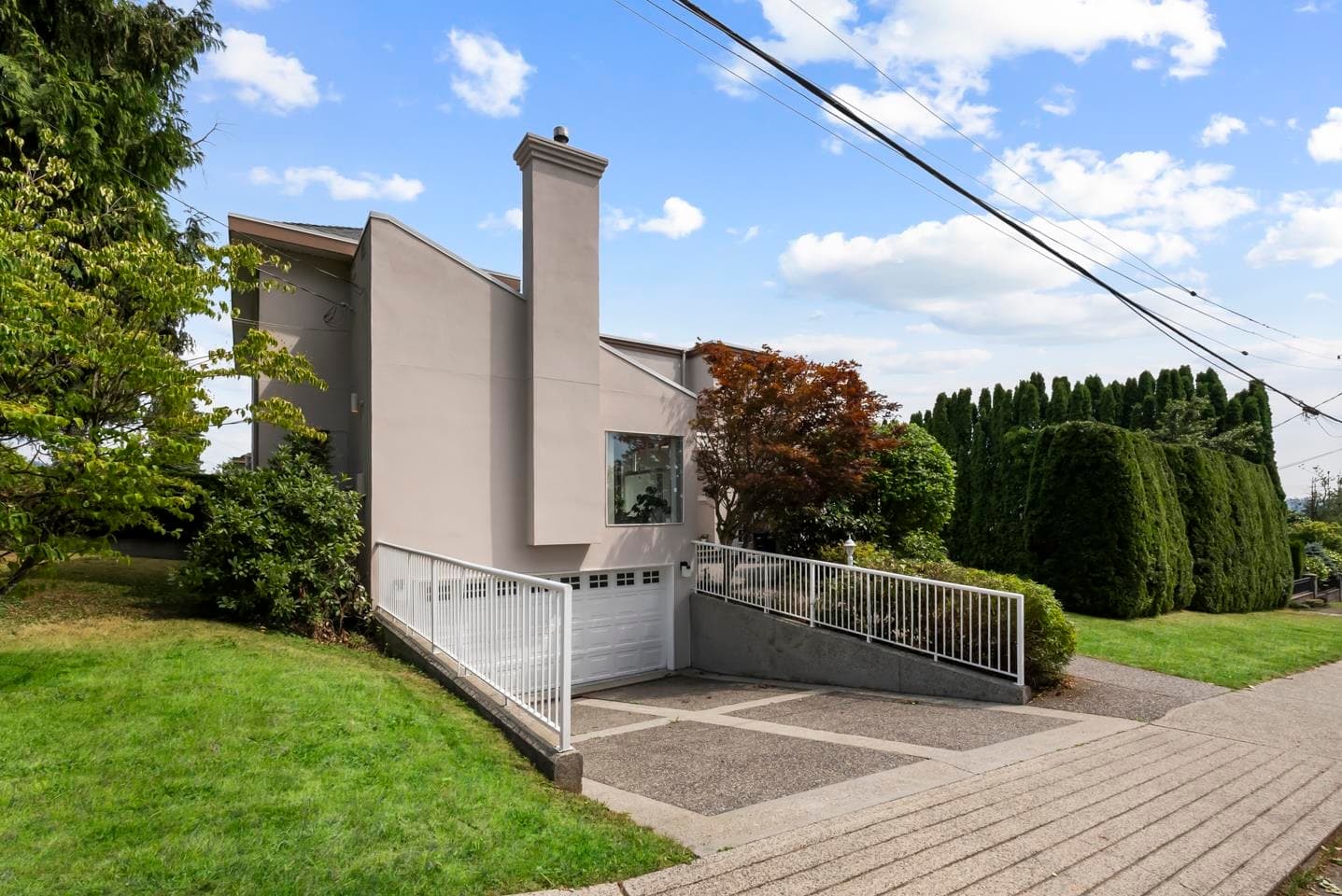 1620 Fell Avenue, Burnaby, V5B 3Z5 — photo 1