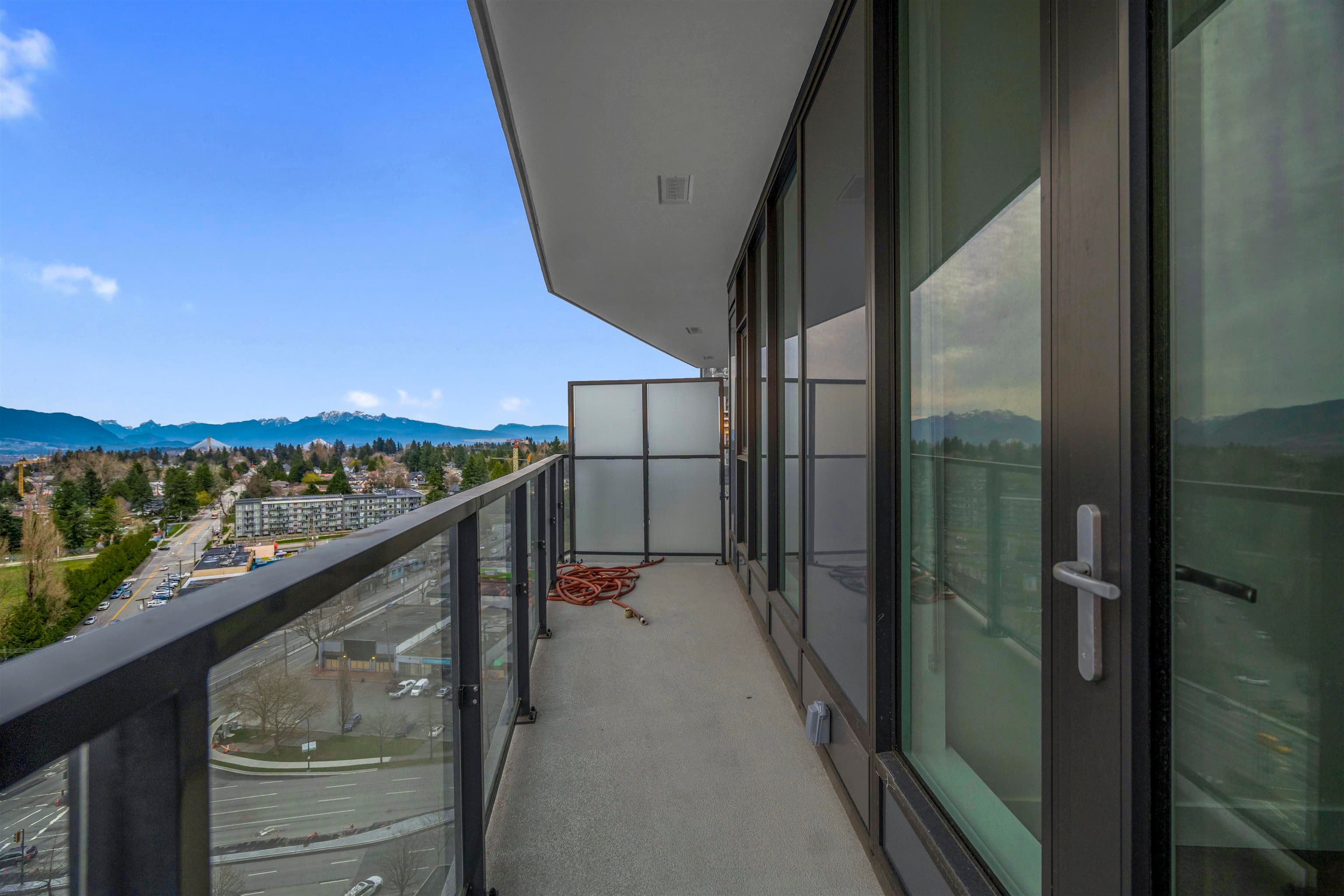 1709 - 10750 135a Street, Surrey, V3T 0V4 — photo 2