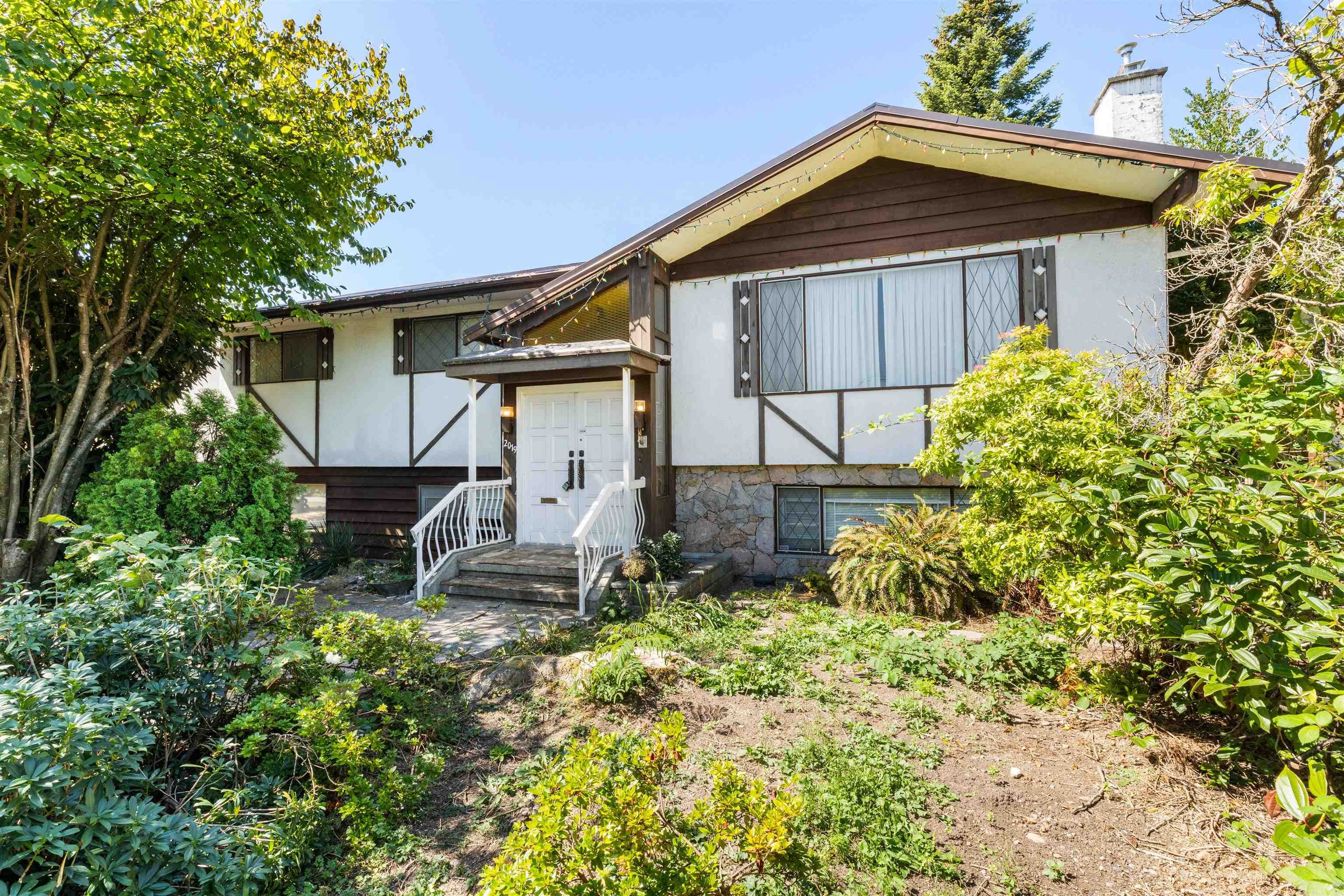 2019 Paulus Crescent, Burnaby, V5A 2M2 — photo 2