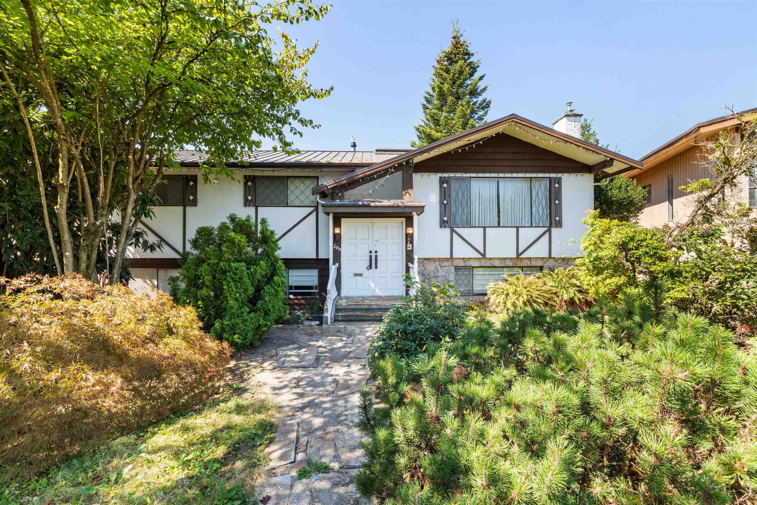 2019 Paulus Crescent, Burnaby, V5A 2M2 — photo 1