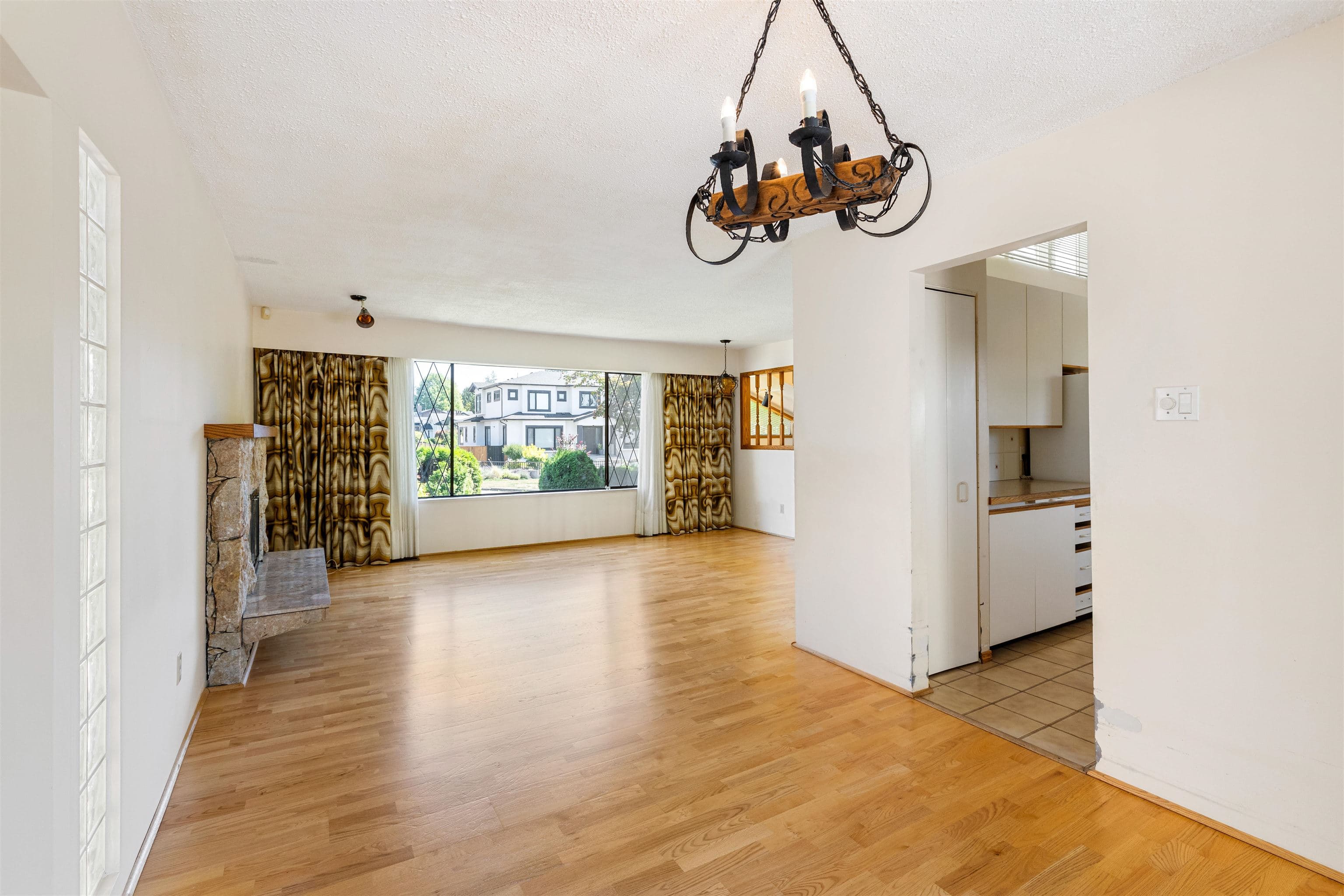 2019 Paulus Crescent, Burnaby, V5A 2M2 — photo 5
