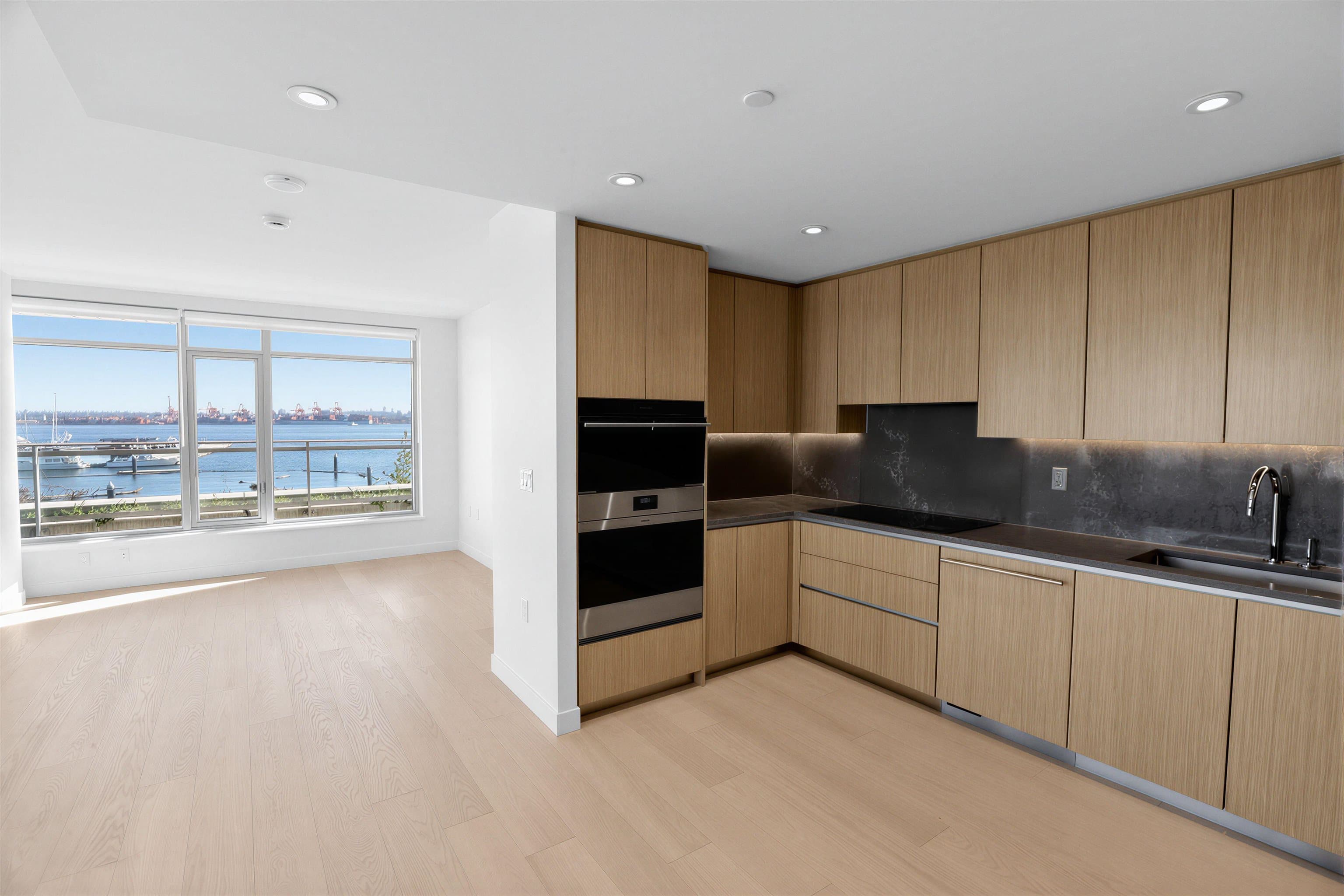 308 - 785 Harbour Way, North Vancouver, V7P 0G3 — photo 4