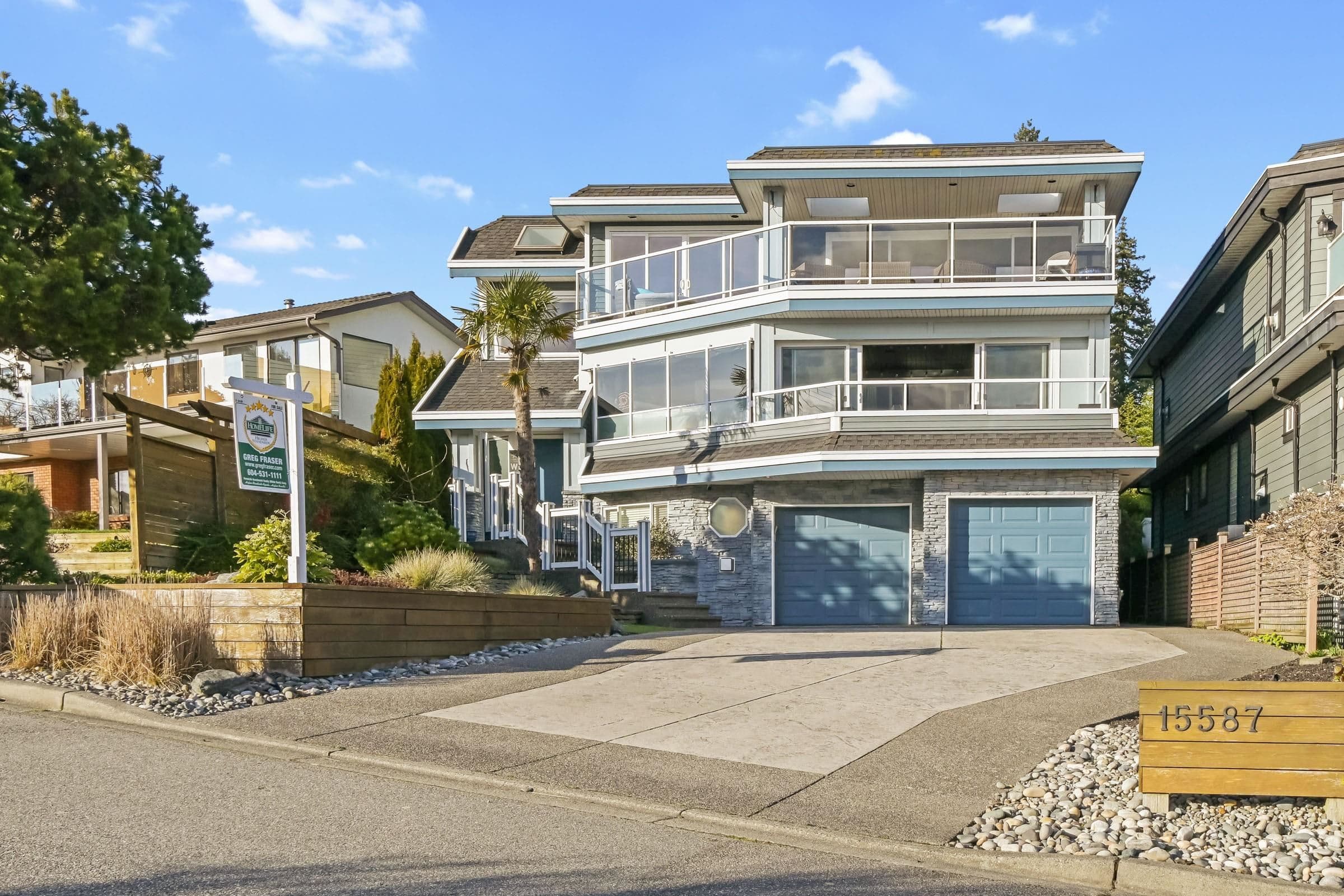 15587 Semiahmoo Avenue, White Rock, V4B 1V3 — photo 1