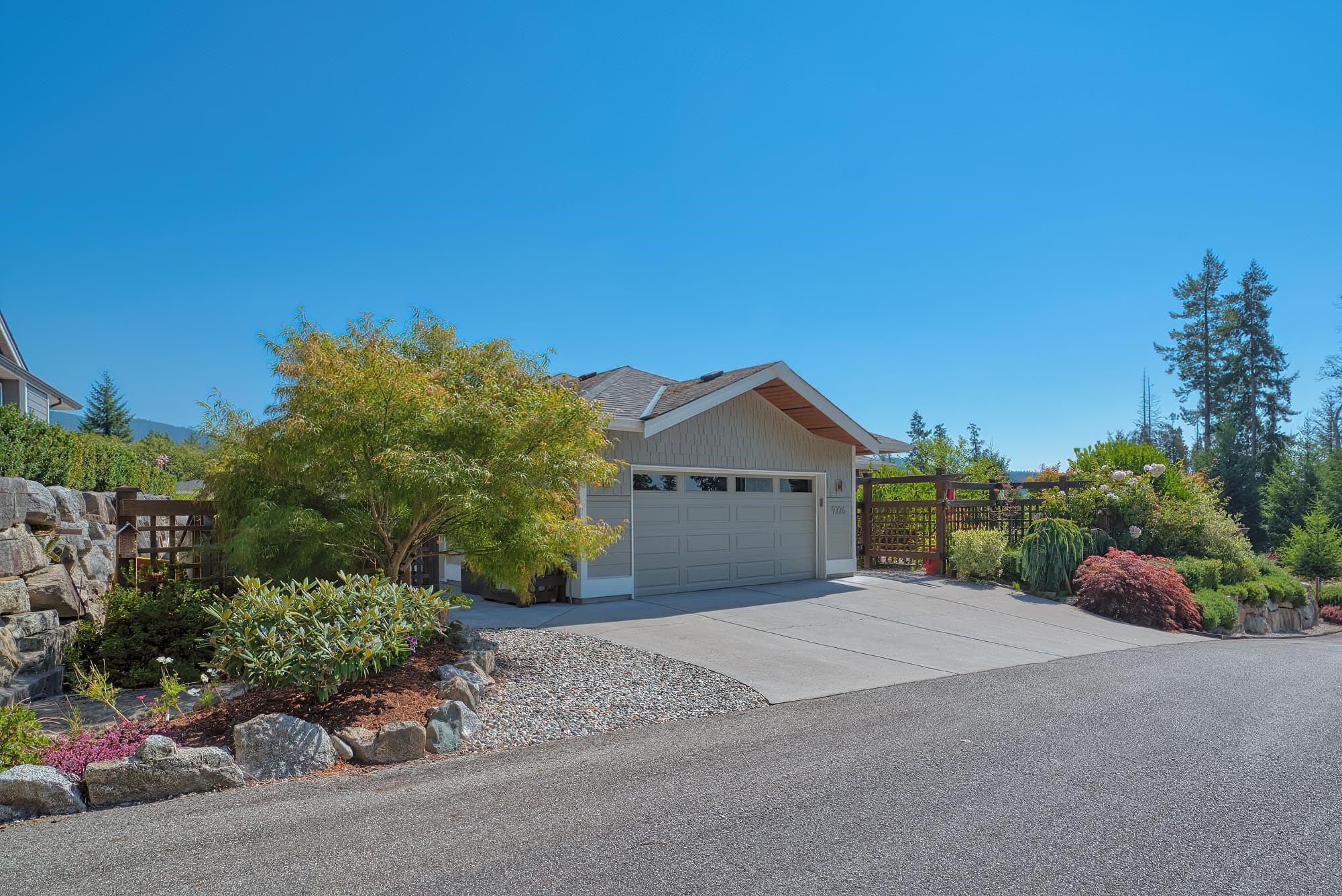 9326 Jorgensen Place, Halfmoon Bay, V7Z 1B4 — photo 2