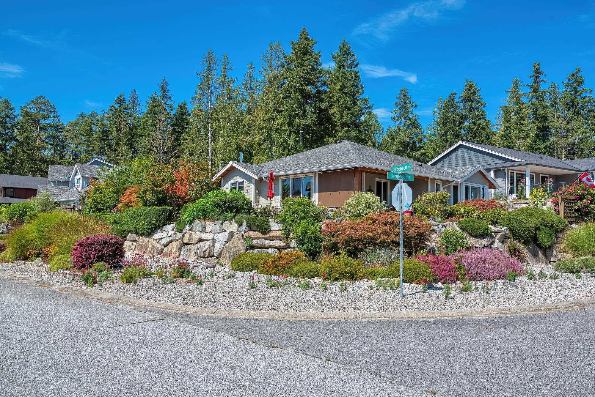 9326 Jorgensen Place, Halfmoon Bay, V7Z 1B4 — photo 3