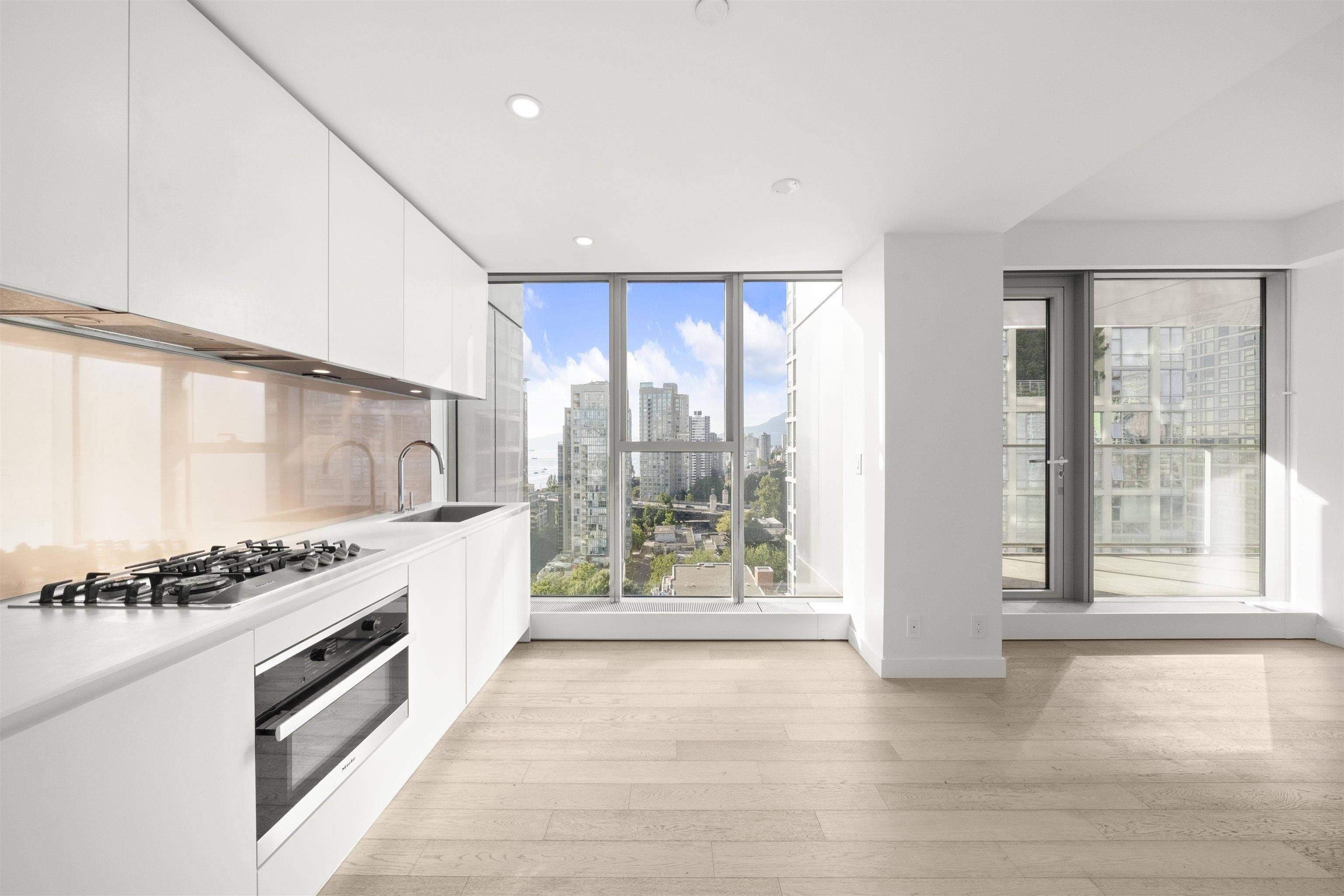 1907 - 1480 Howe Street, Vancouver