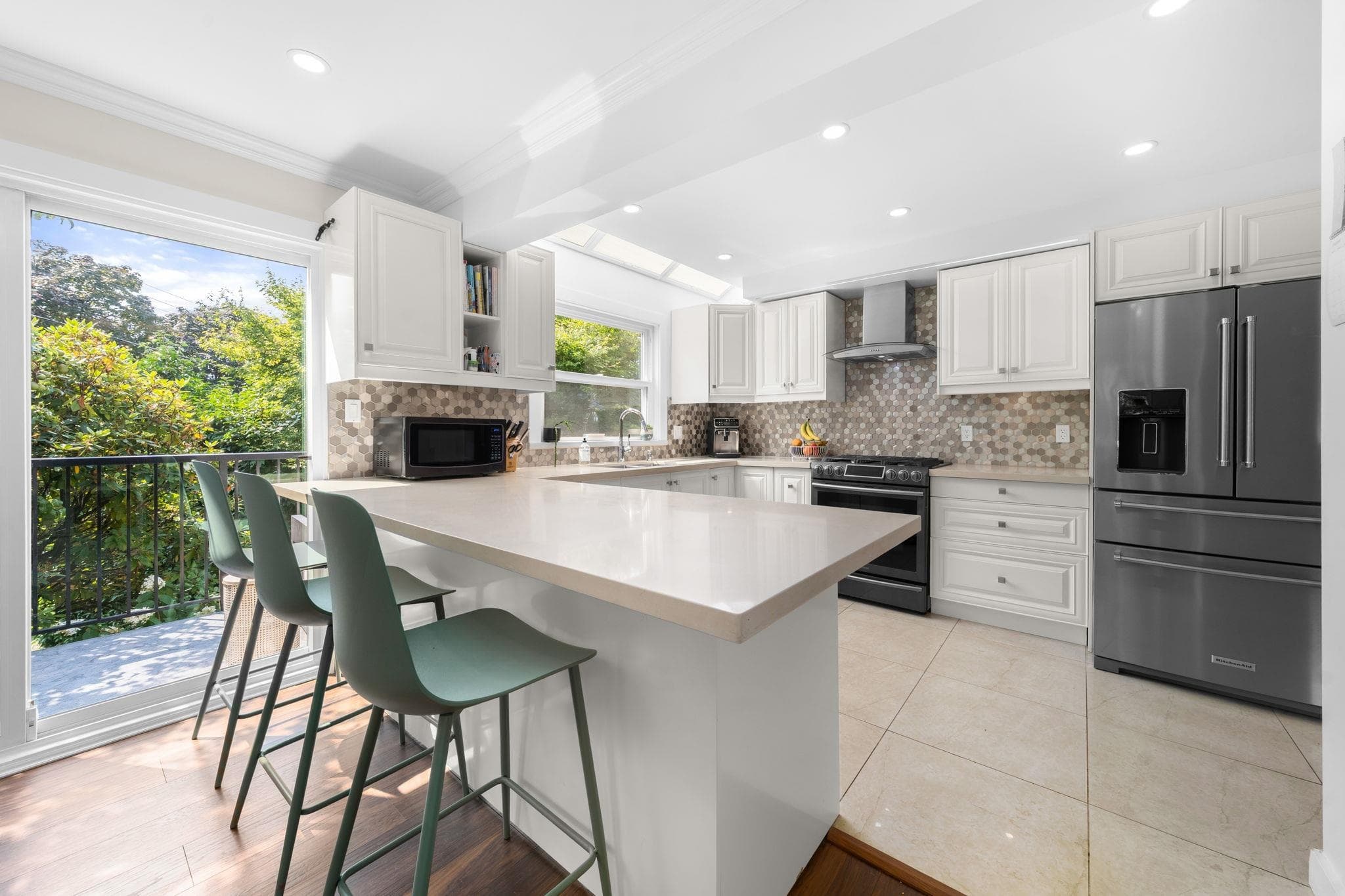 4 - 230 W 16th Street, North Vancouver, V7M 1T6 — photo 5