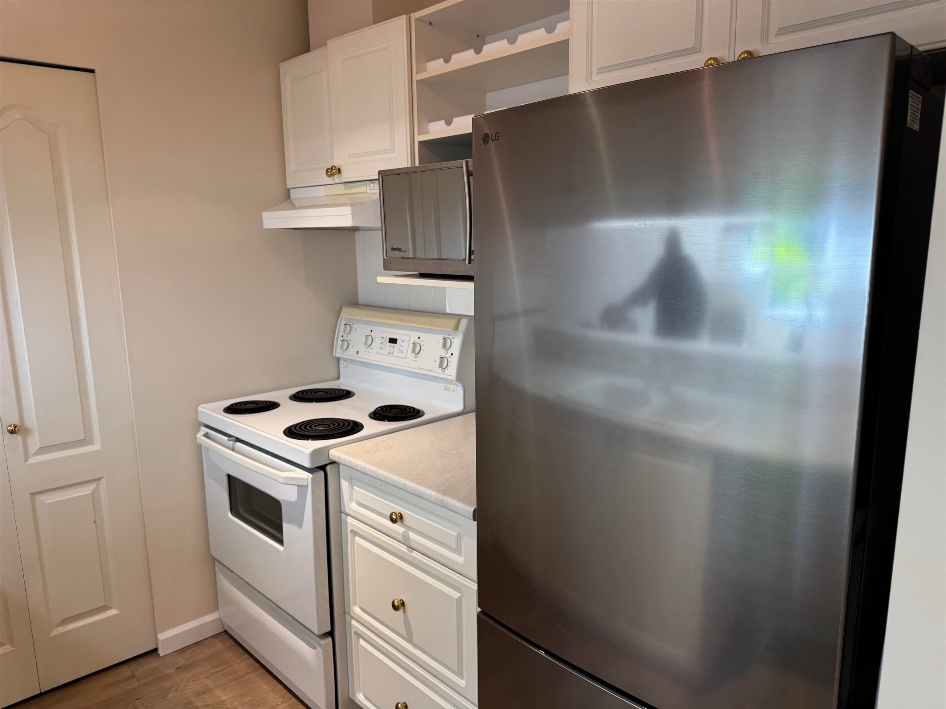 104 - 1588 Best Street, White Rock, V4B 4G1 — photo 4