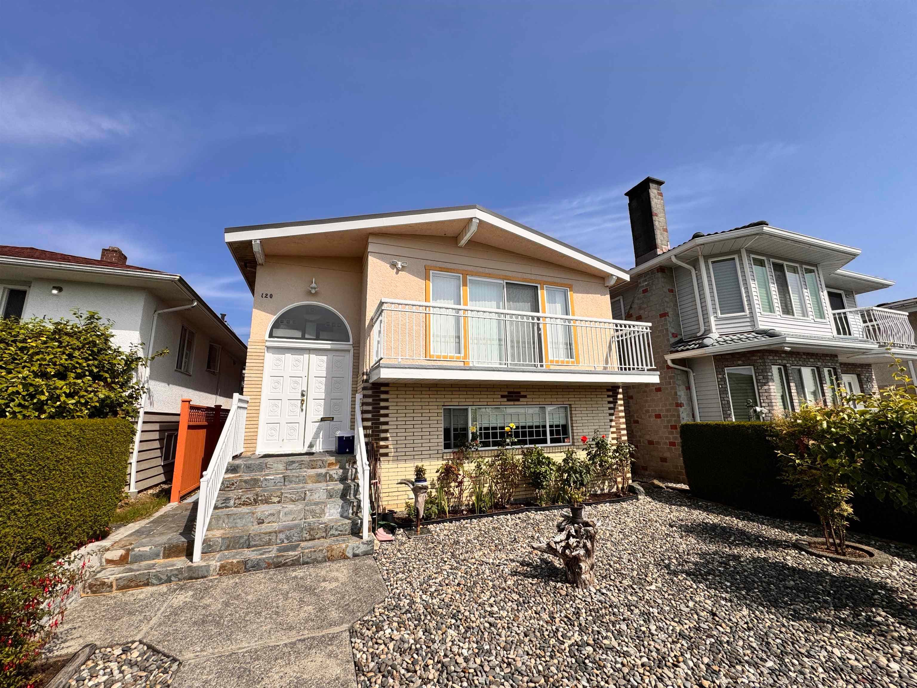 Lower - 120 Springer Avenue, Burnaby