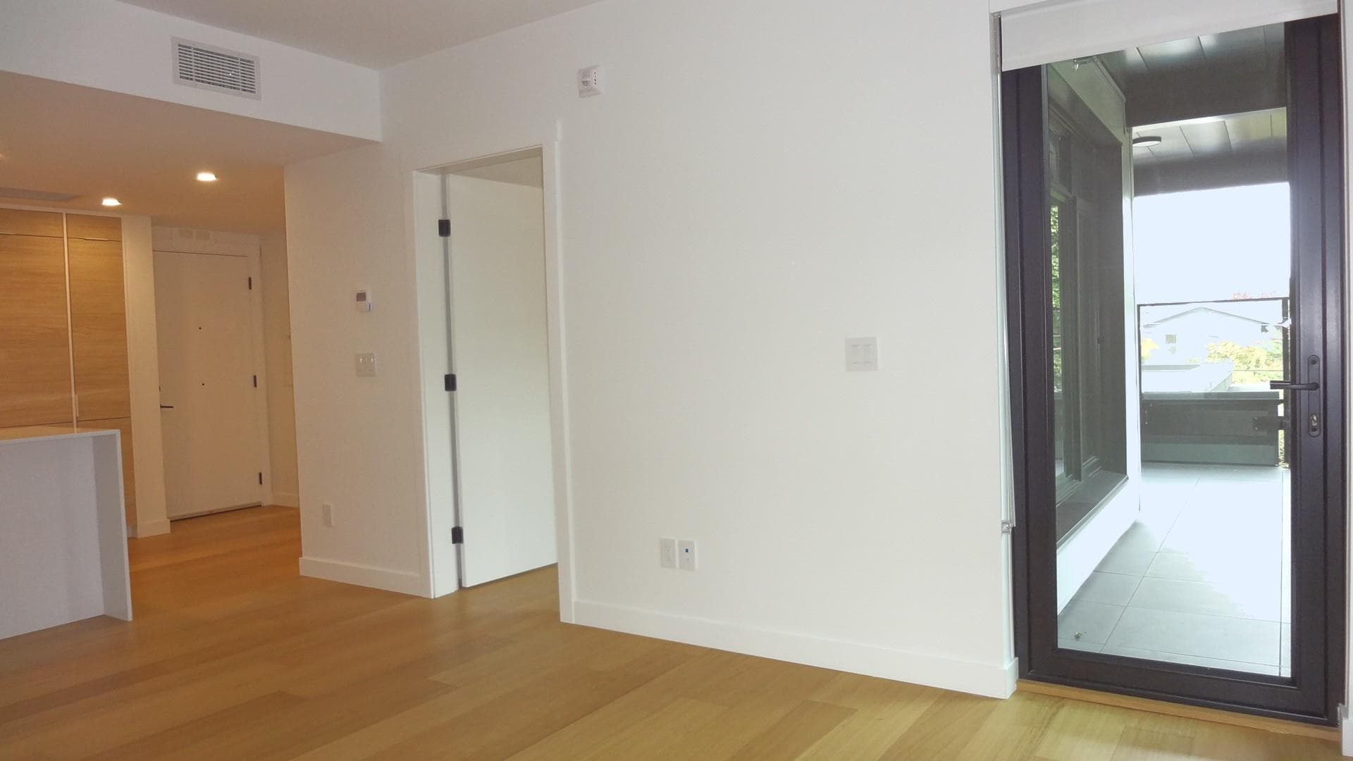 300 - 6485 Manitoba Street, Vancouver, V5Y 0P7 — photo 2
