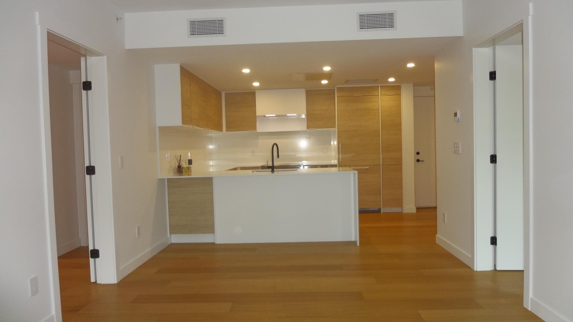 300 - 6485 Manitoba Street, Vancouver, V5Y 0P7 — photo 3